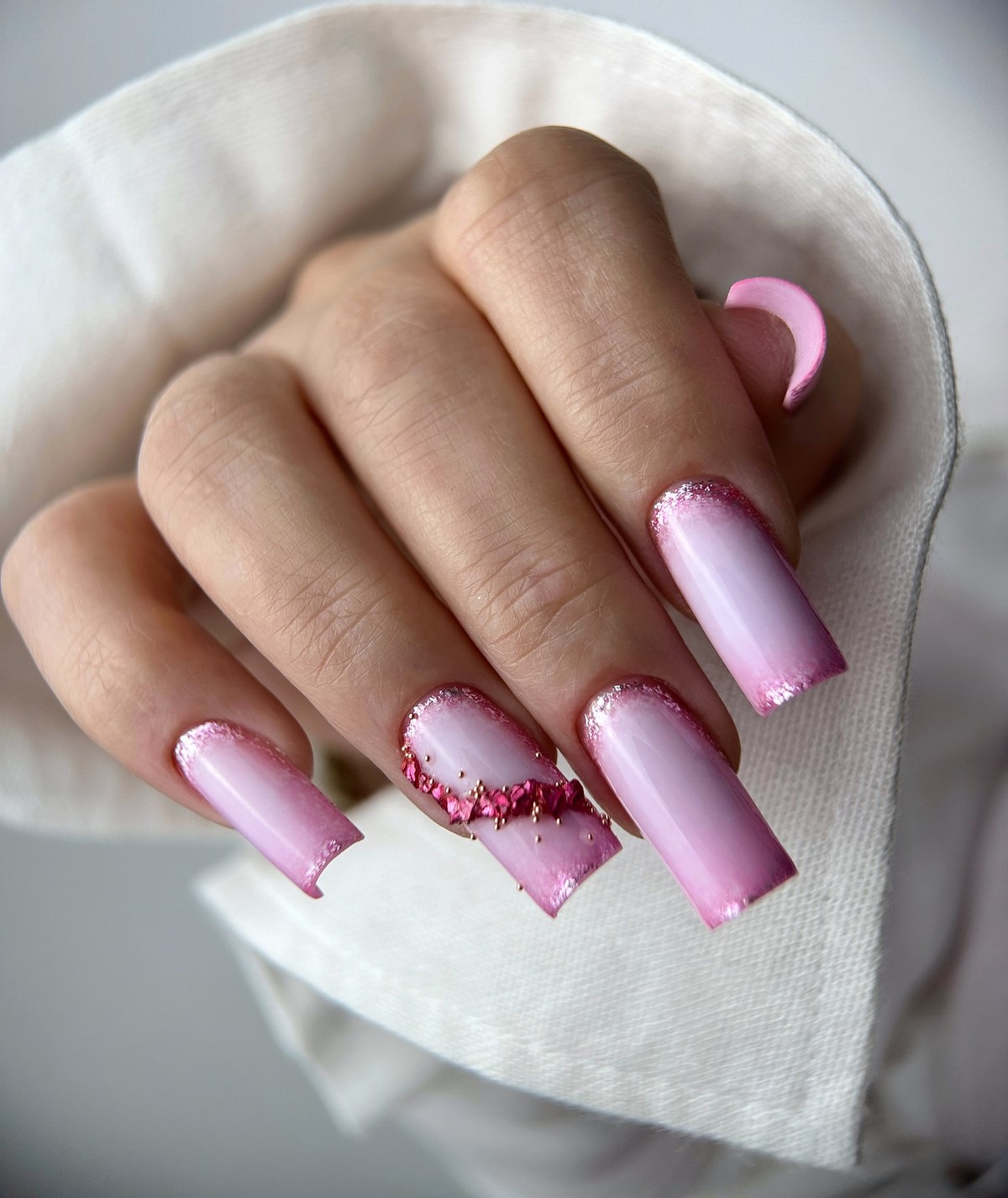 Маникюр на Новый год 2026: топ-7 трендов сезона