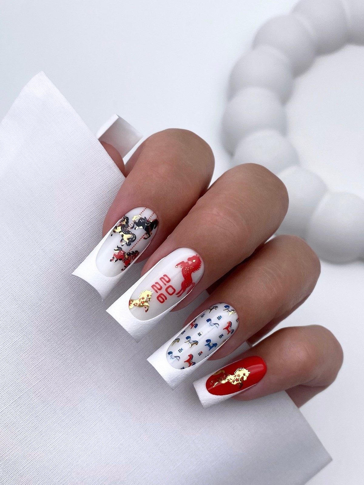 Маникюр на Новый год 2026: топ-7 трендов сезона