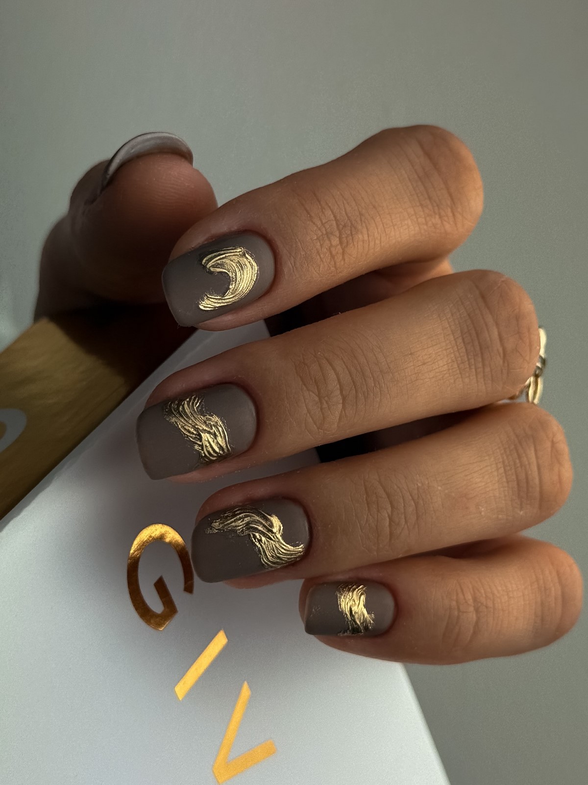 Маникюр на Новый год 2026: топ-7 трендов сезона