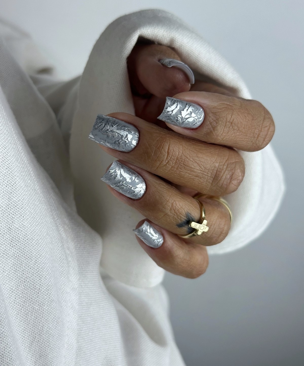 Маникюр на Новый год 2026: топ-7 трендов сезона