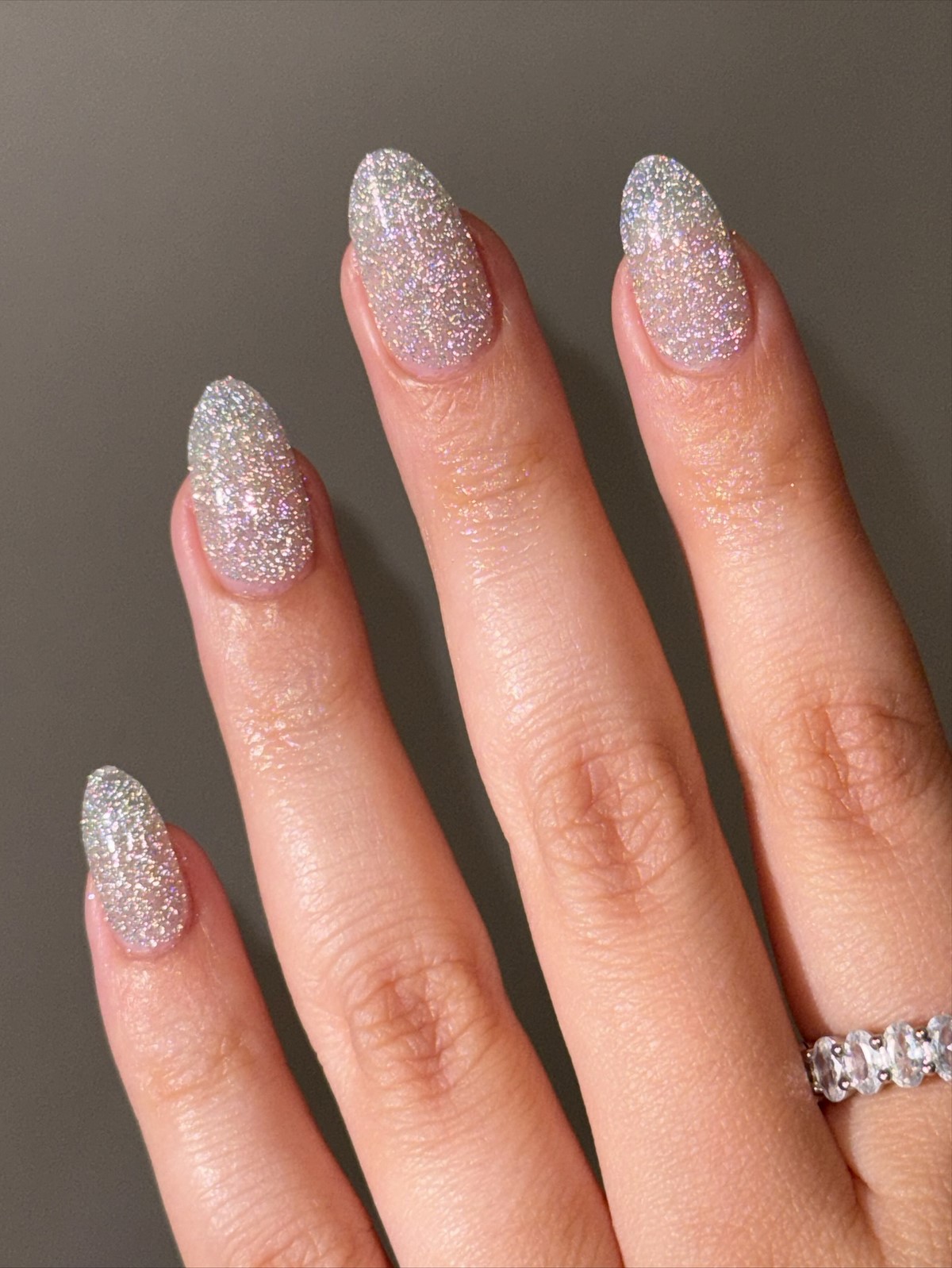 Маникюр на Новый год 2026: топ-7 трендов сезона