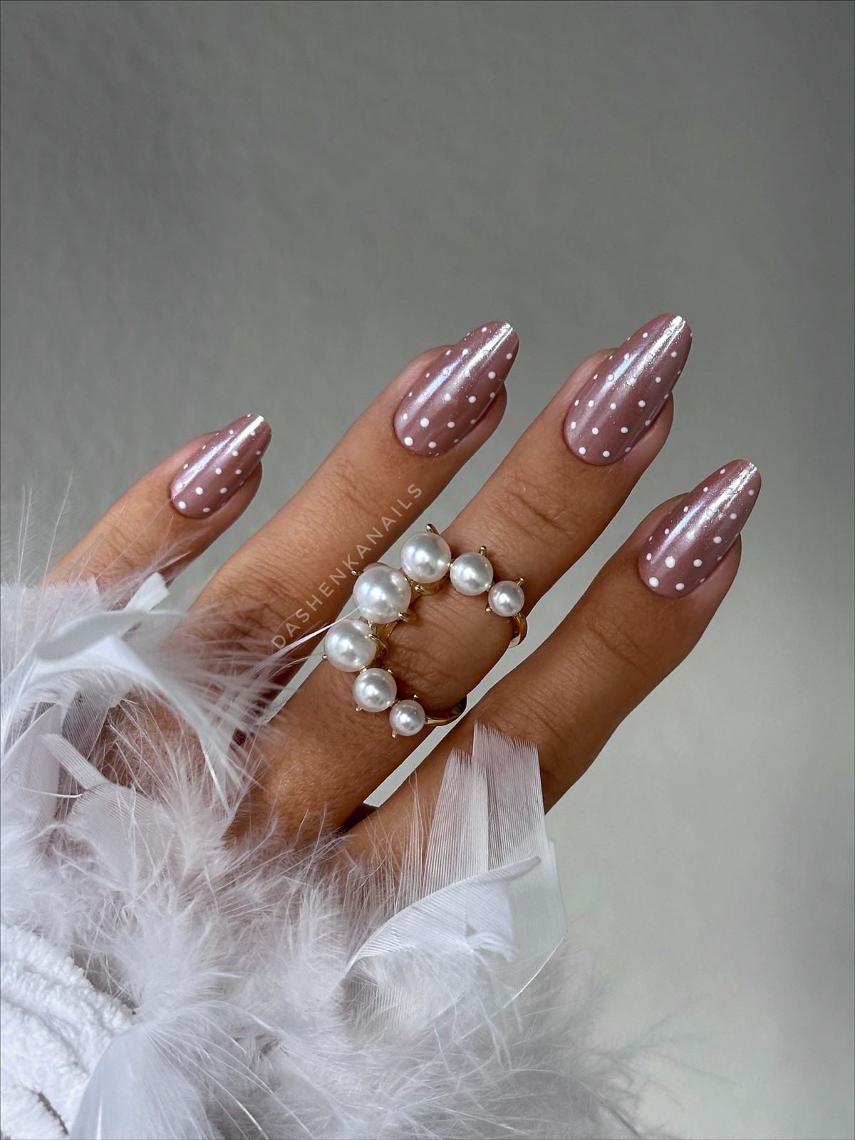 Маникюр на Новый год 2026: топ-7 трендов сезона