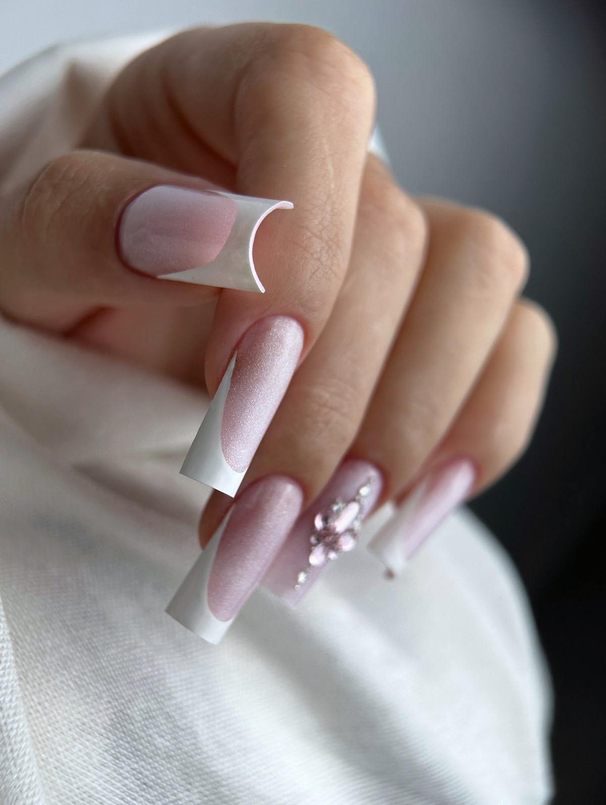 Маникюр на Новый год 2026: топ-7 трендов сезона