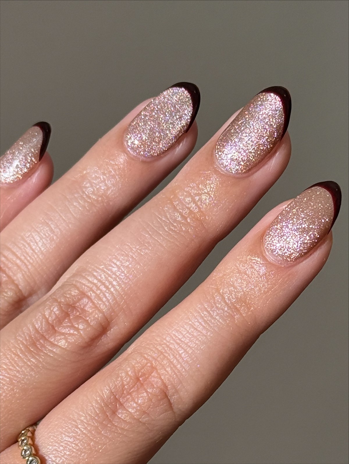 Маникюр на Новый год 2026: топ-7 трендов сезона