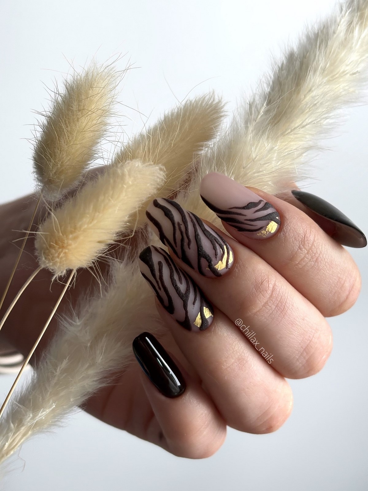 Маникюр на Новый год 2026: топ-7 трендов сезона