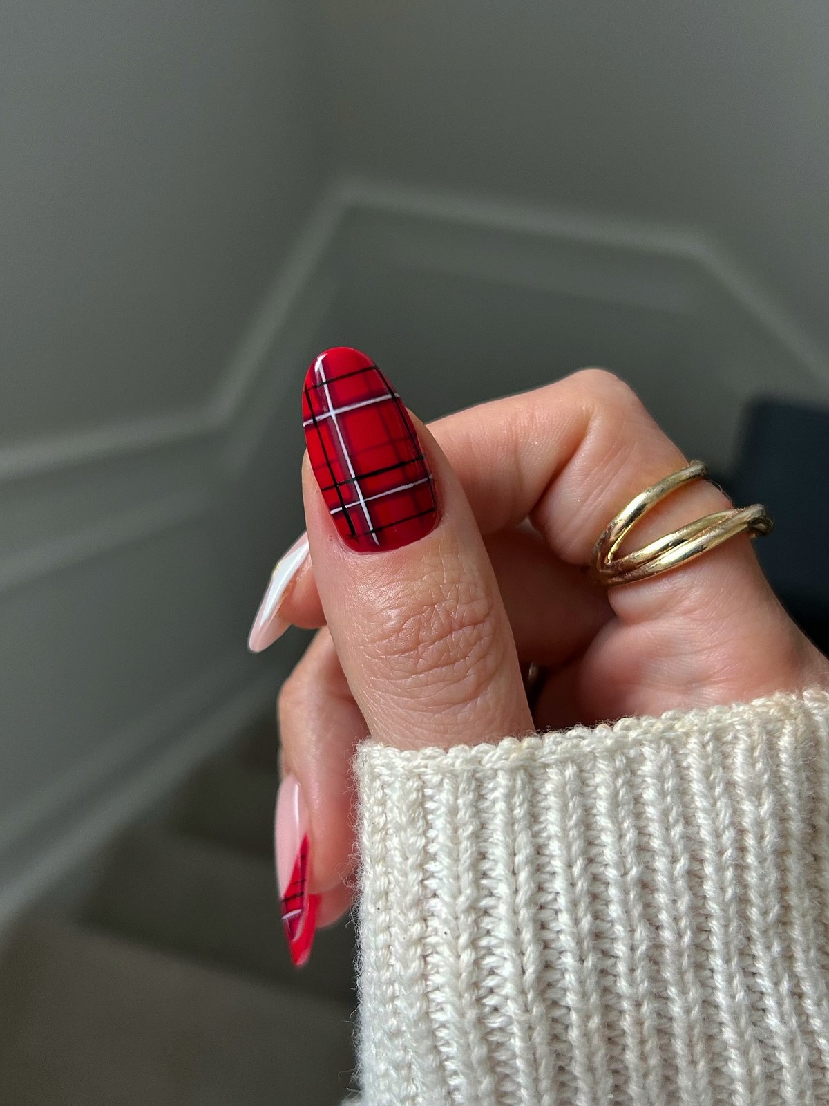 Маникюр на Новый год 2026: топ-7 трендов сезона