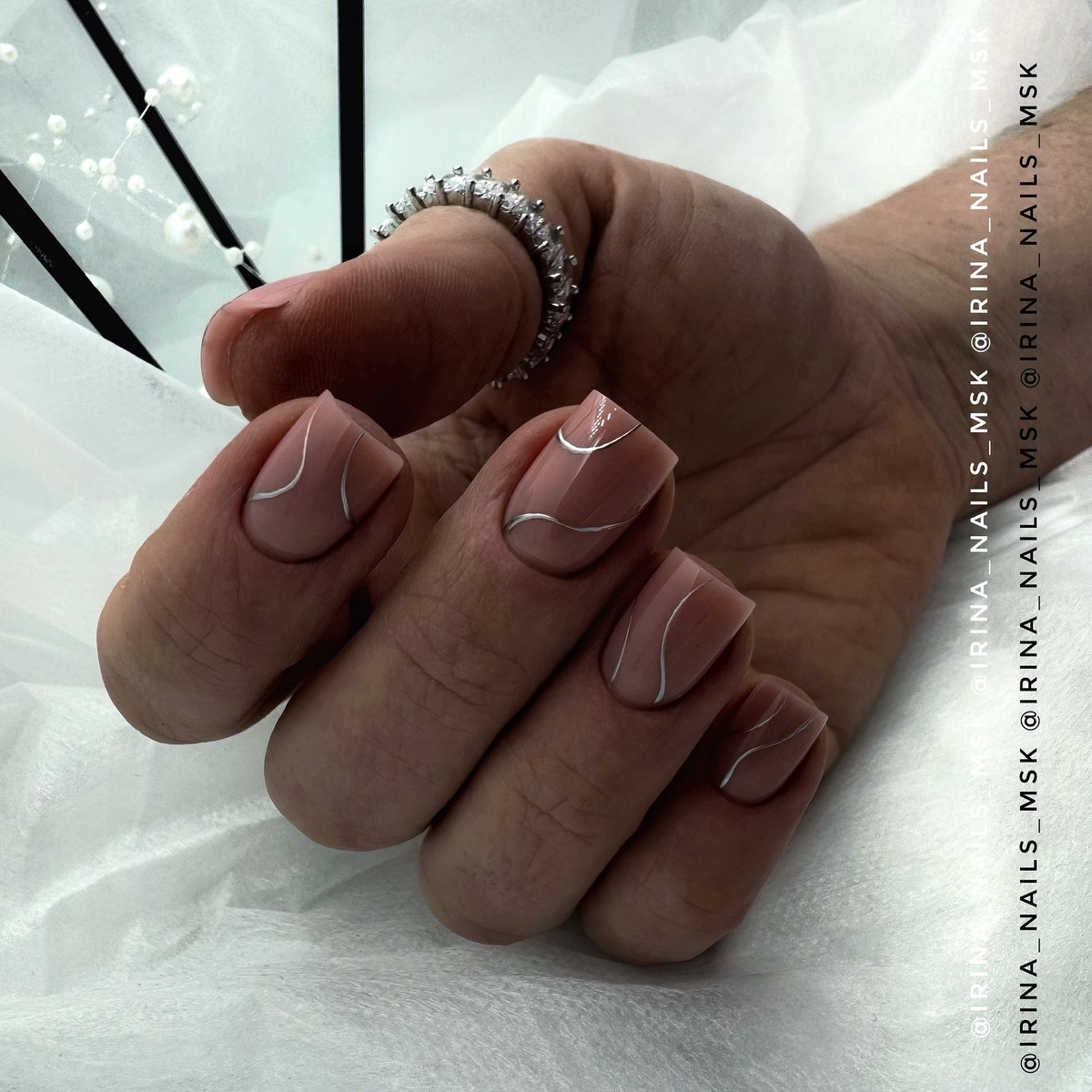 Маникюр на Новый год 2026: топ-7 трендов сезона