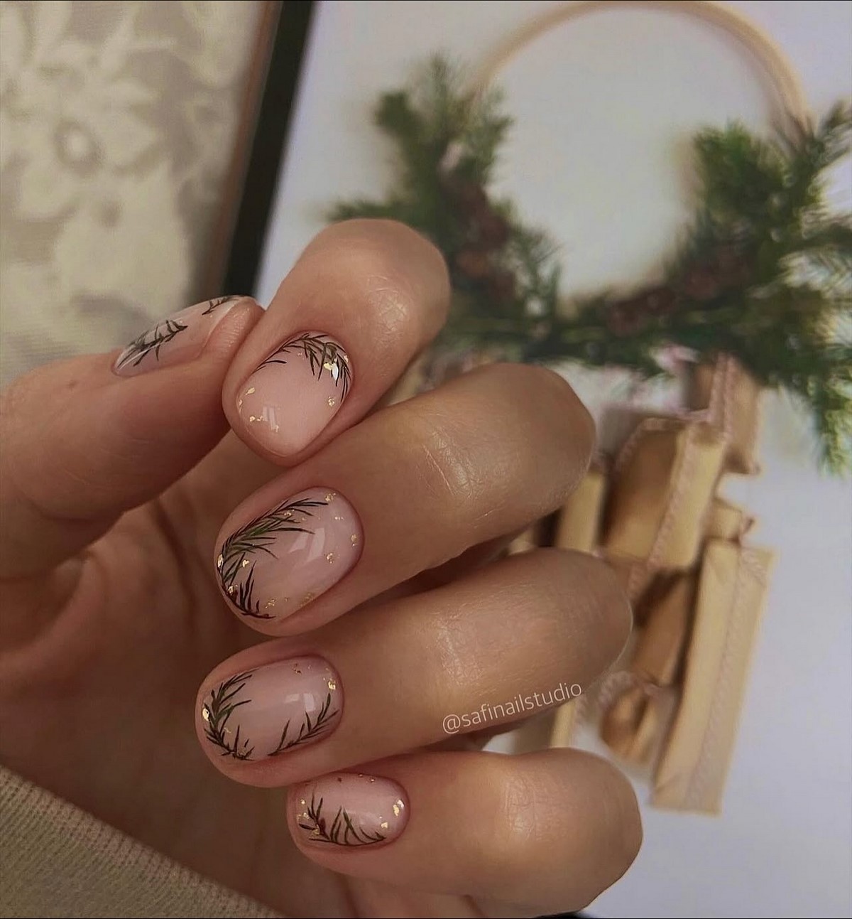 Маникюр на Новый год 2026: топ-7 трендов сезона