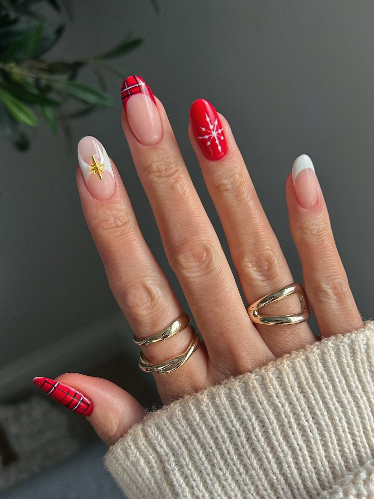 Маникюр на Новый год 2026: топ-7 трендов сезона