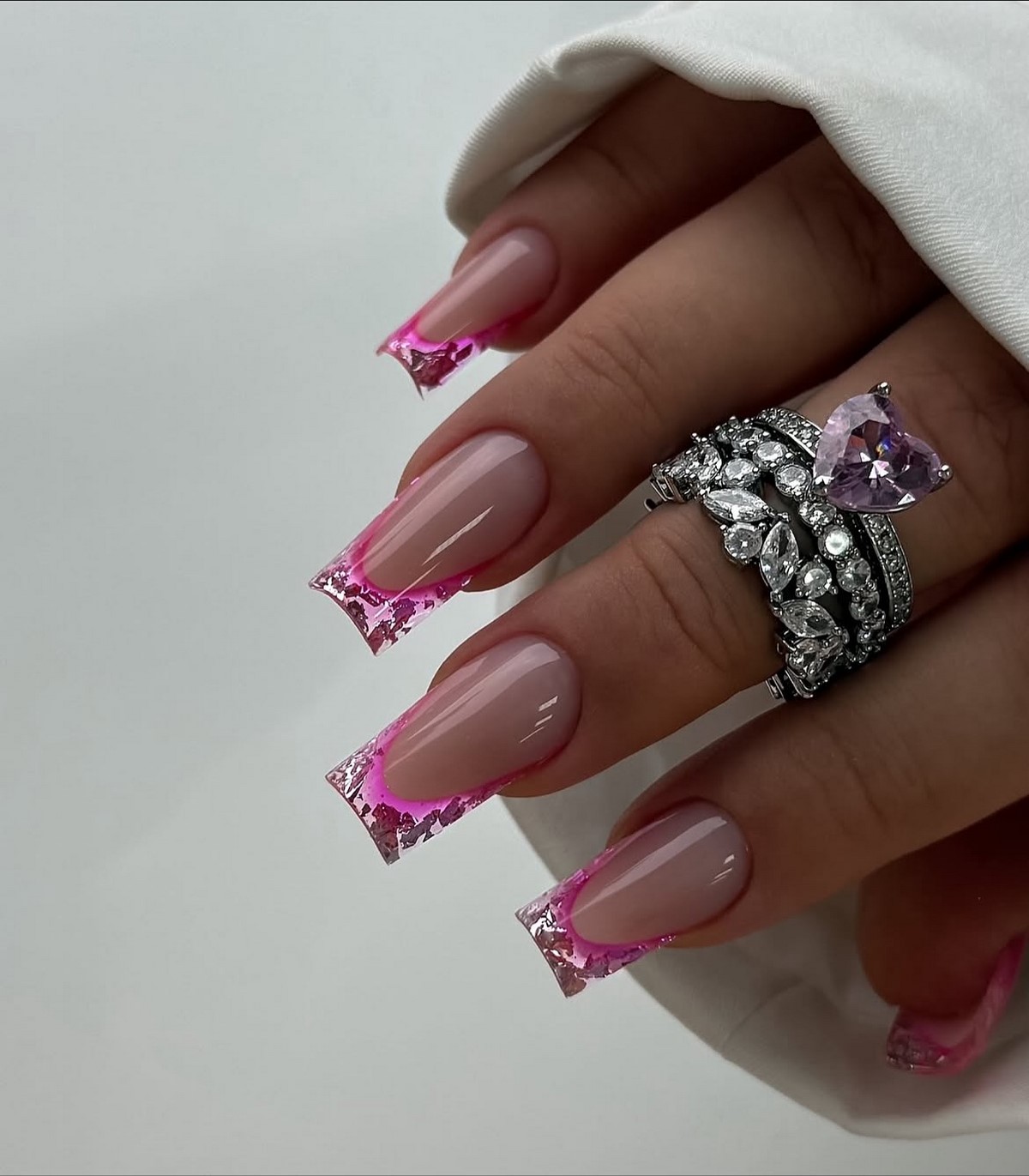 Маникюр на Новый год 2026: топ-7 трендов сезона