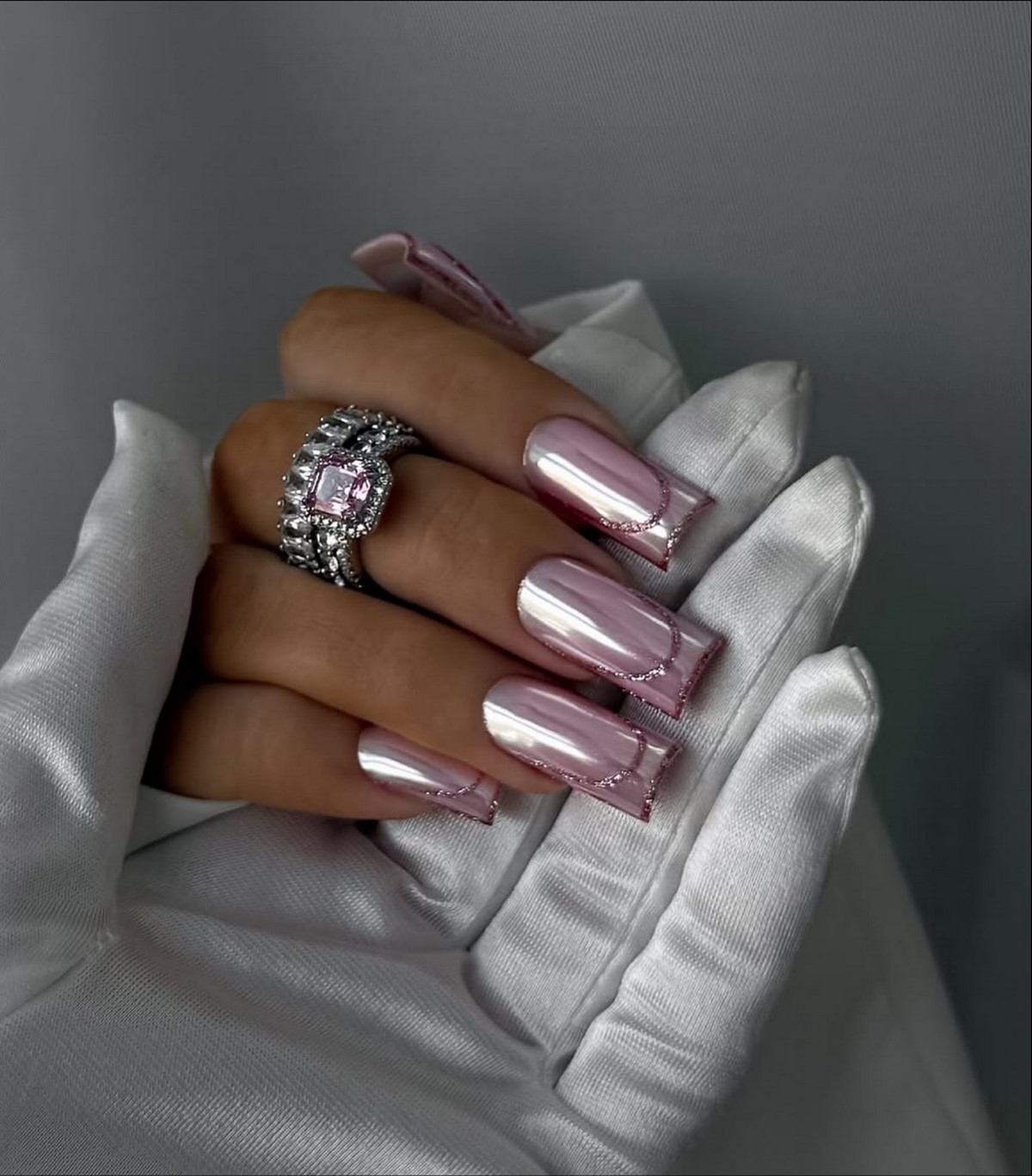 Маникюр на Новый год 2026: топ-7 трендов сезона