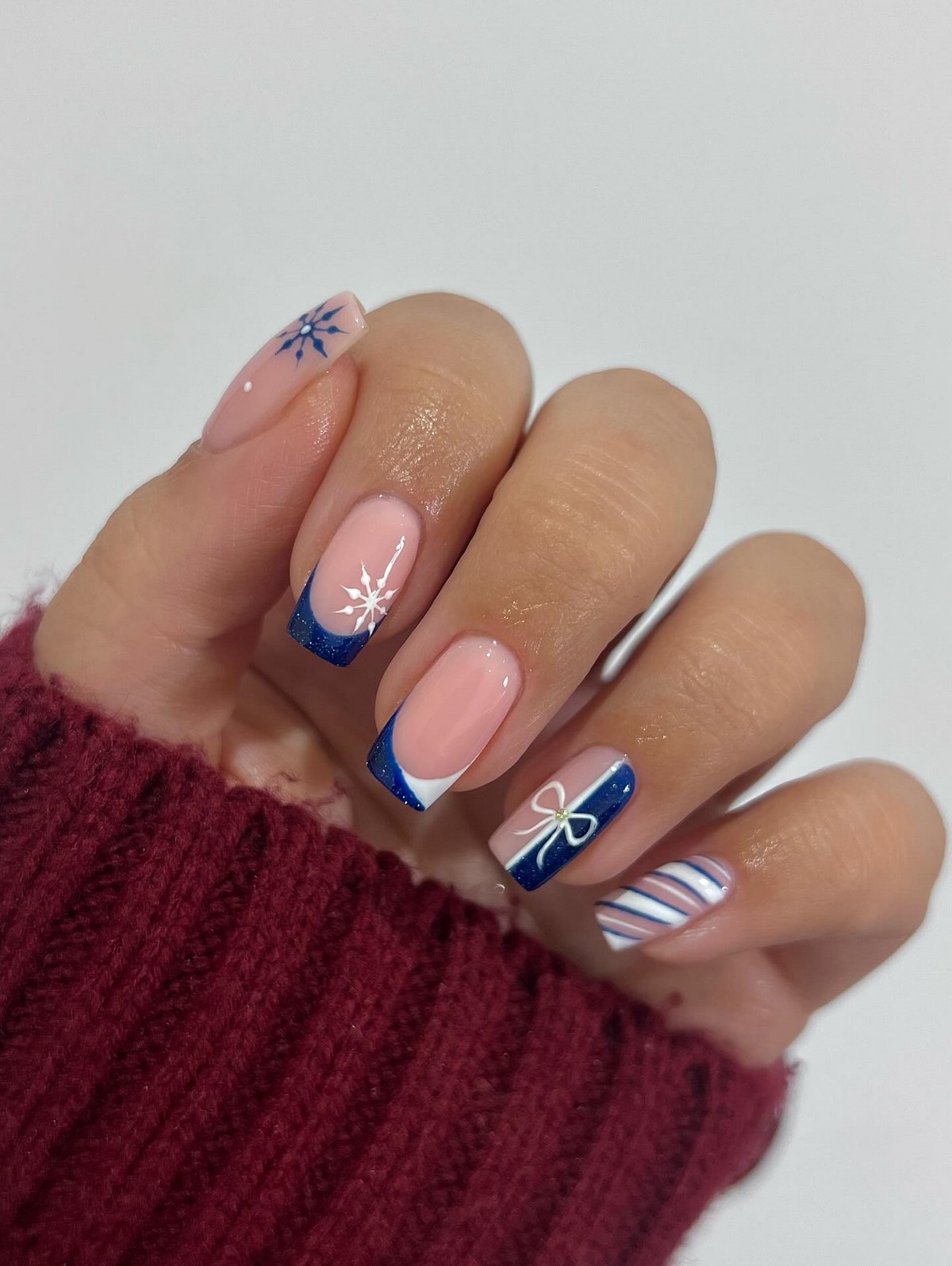 Маникюр на Новый год 2026: топ-7 трендов сезона