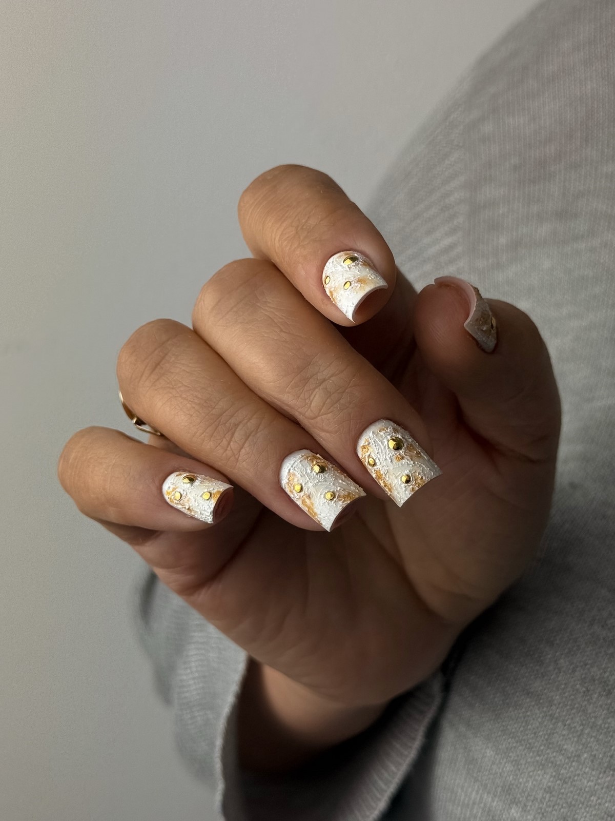 Маникюр на Новый год 2026: топ-7 трендов сезона