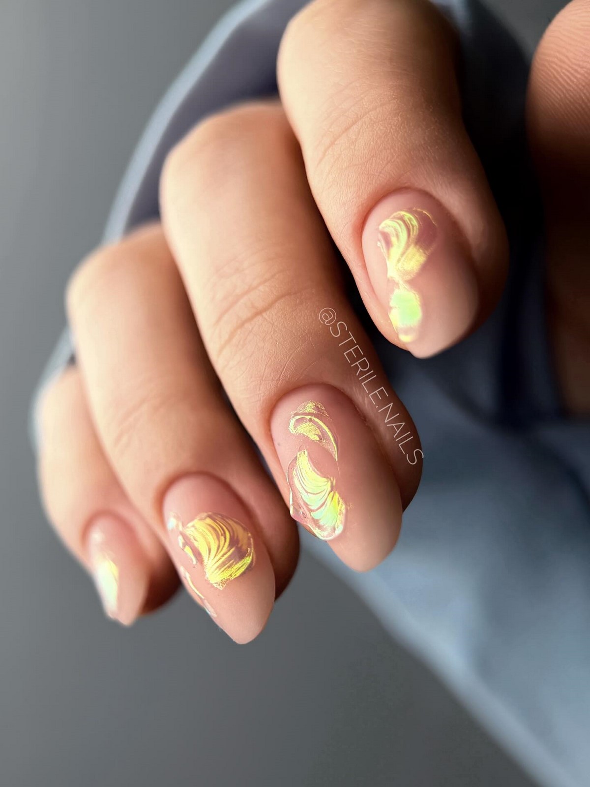 Маникюр на Новый год 2026: топ-7 трендов сезона