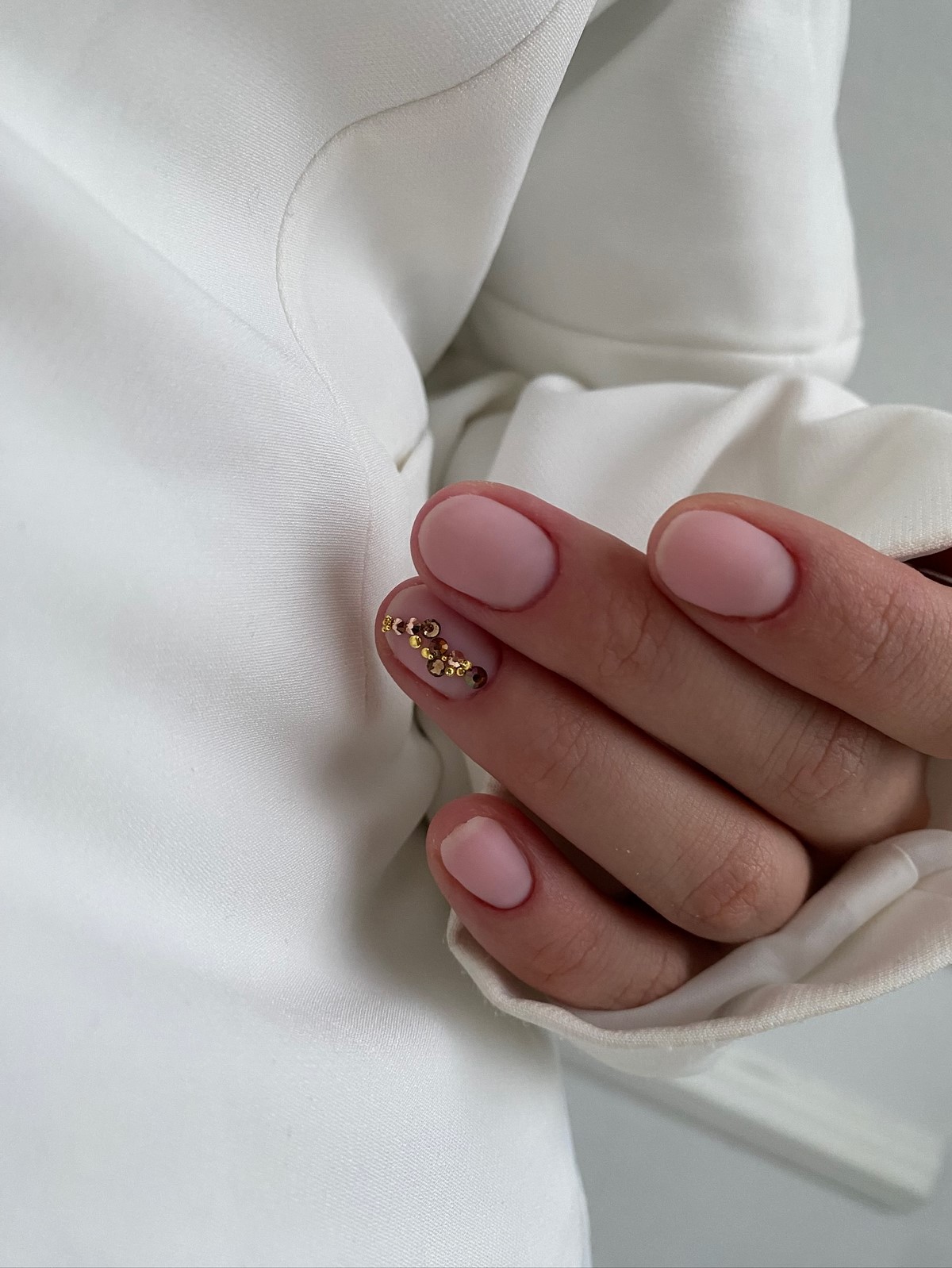 Маникюр на Новый год 2026: топ-7 трендов сезона