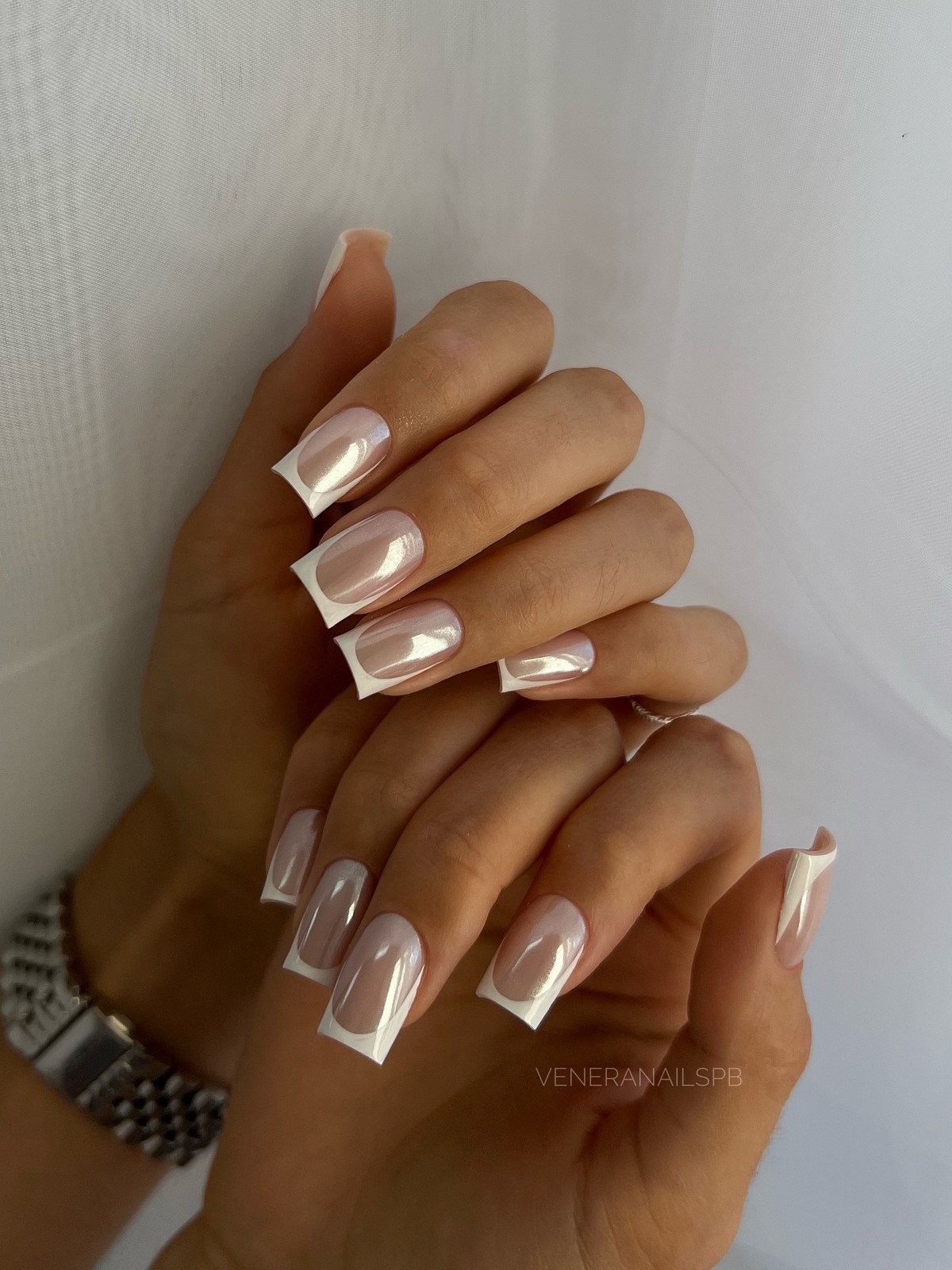 Маникюр на Новый год 2026: топ-7 трендов сезона