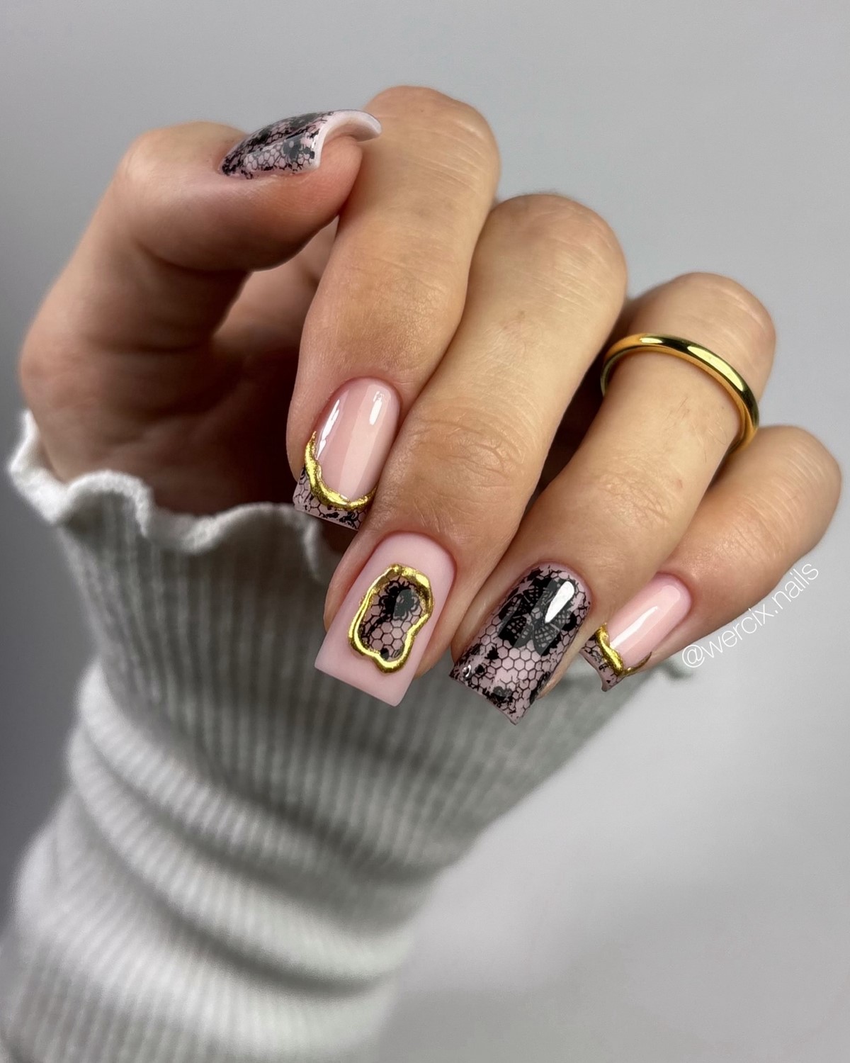 Маникюр на Новый год 2026: топ-7 трендов сезона