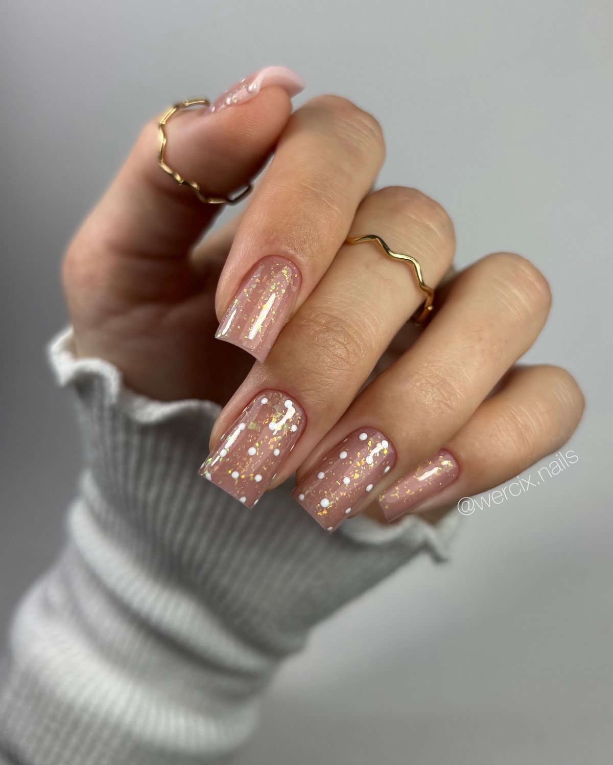 Маникюр на Новый год 2026: топ-7 трендов сезона