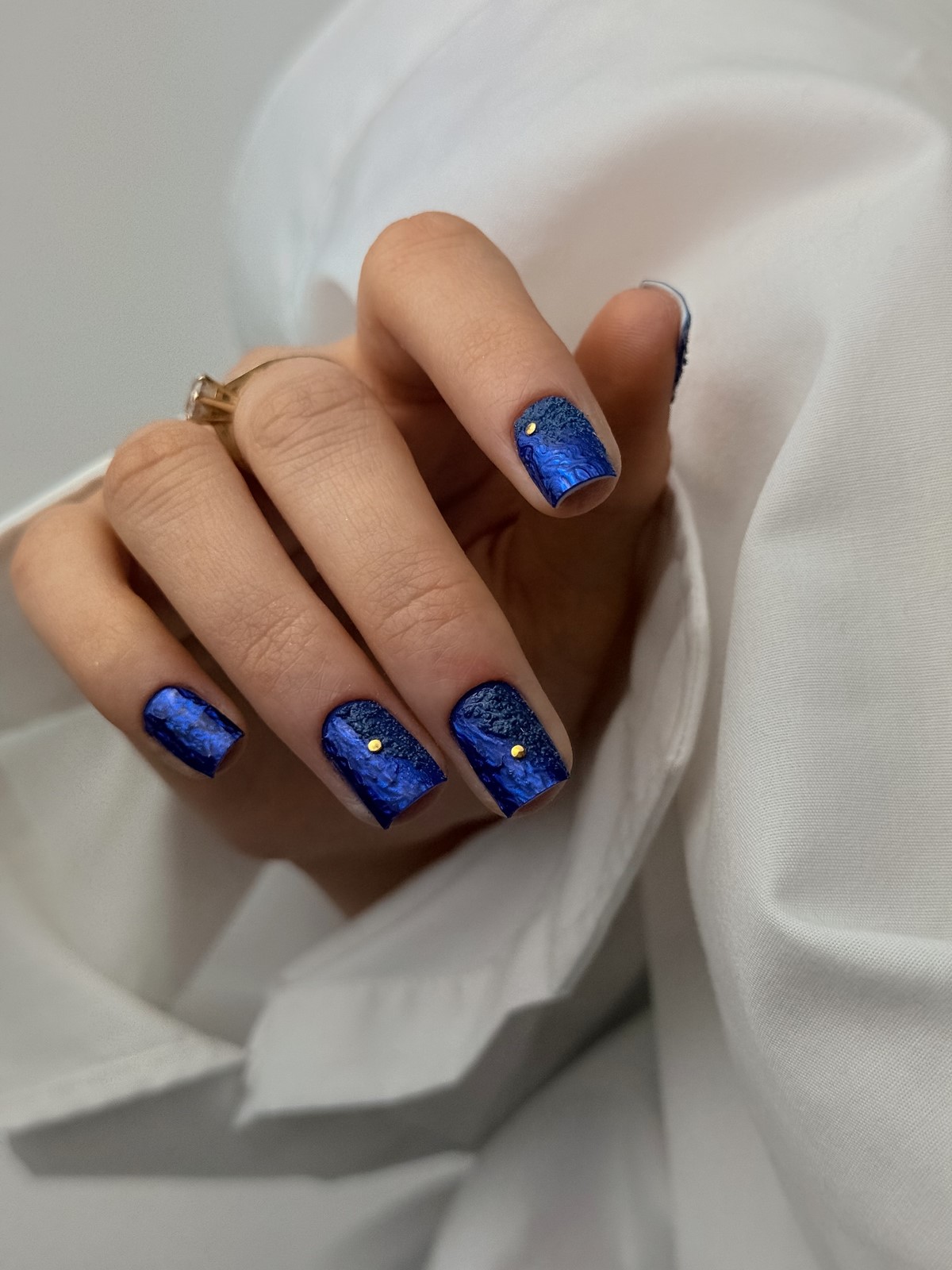 Маникюр на Новый год 2026: топ-7 трендов сезона