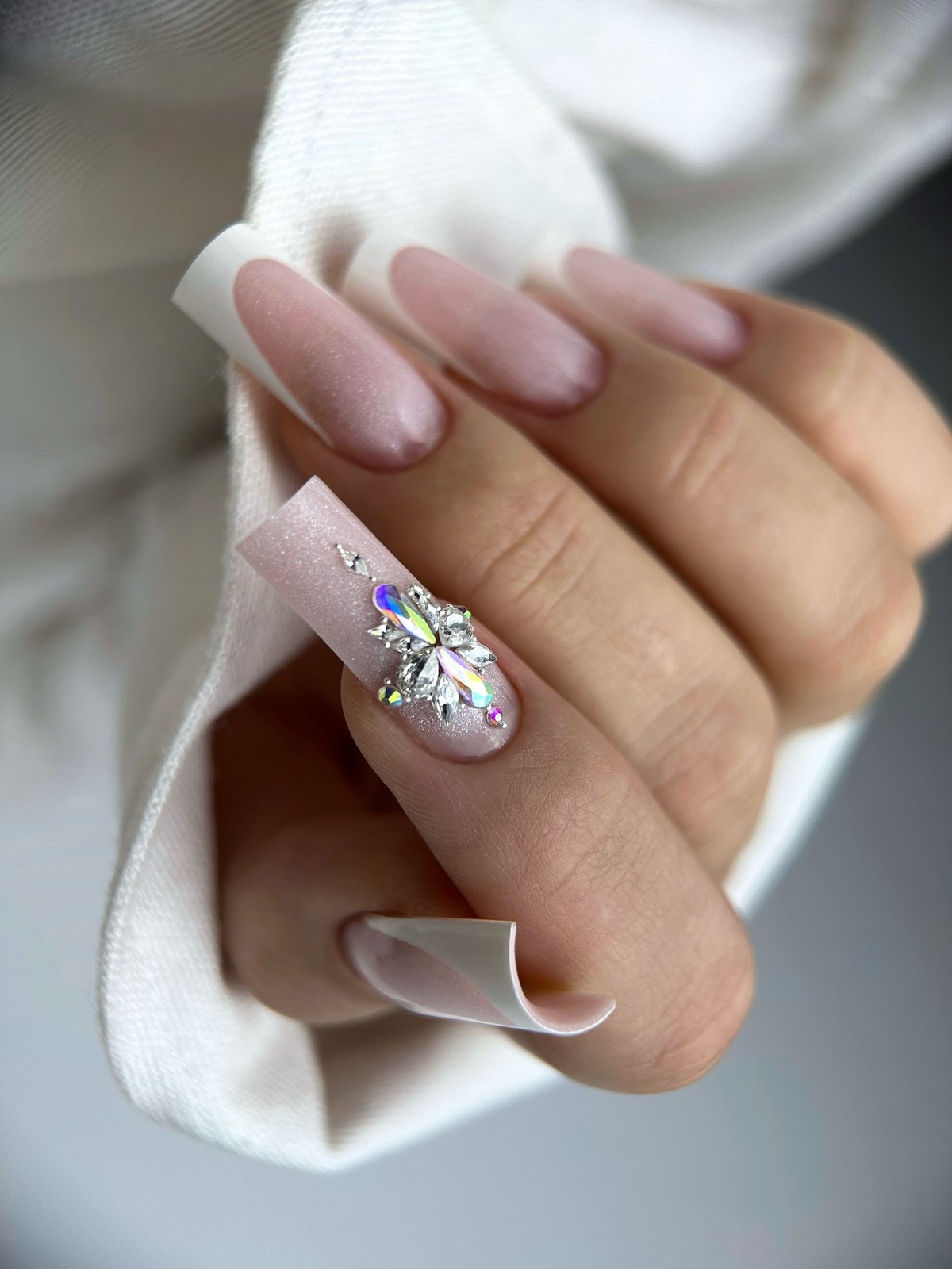 Маникюр на Новый год 2026: топ-7 трендов сезона