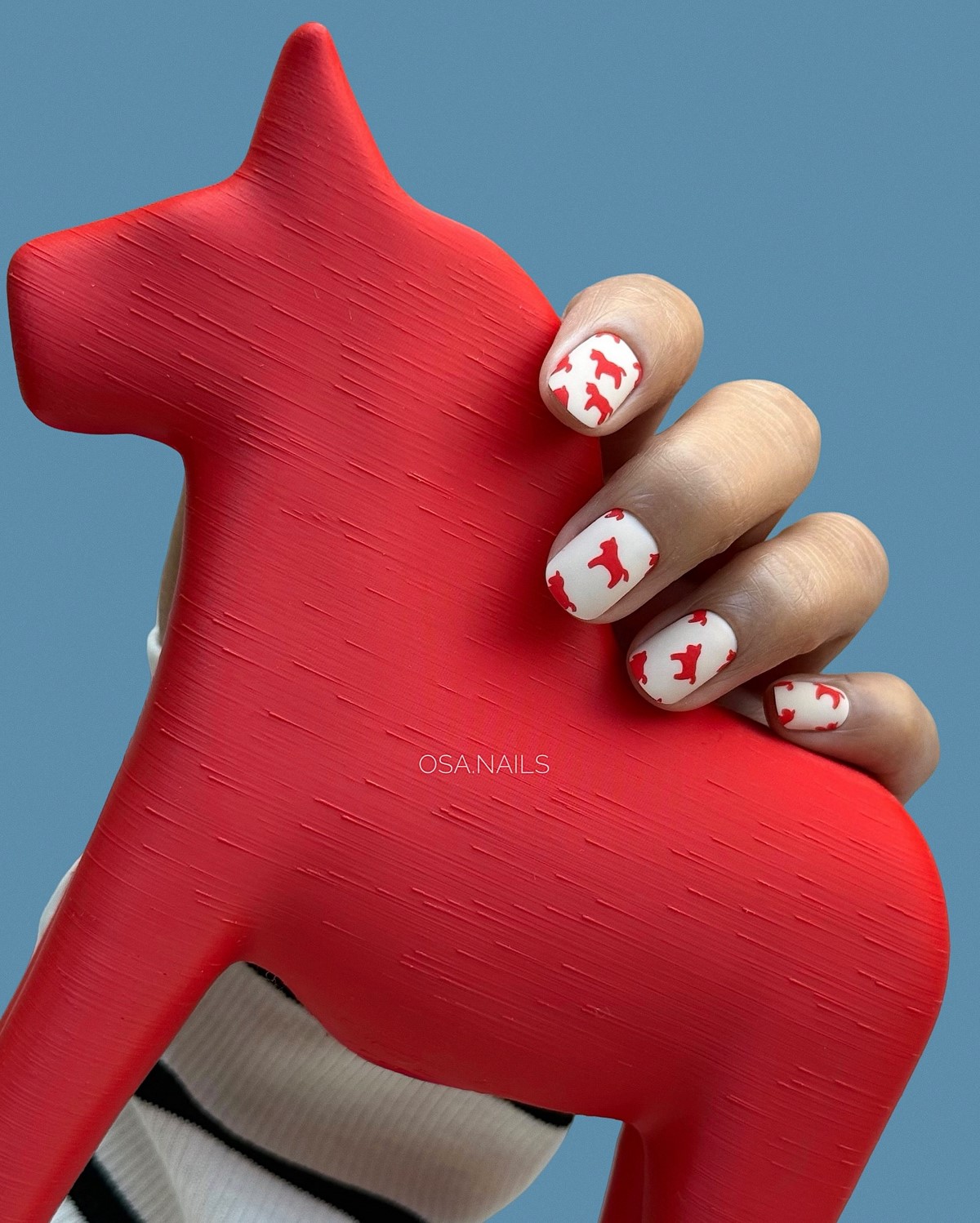 Зимний маникюр в январе 2026: новые тренды месяца 20 Зимний маникюр в январе 2026: новые тренды месяца