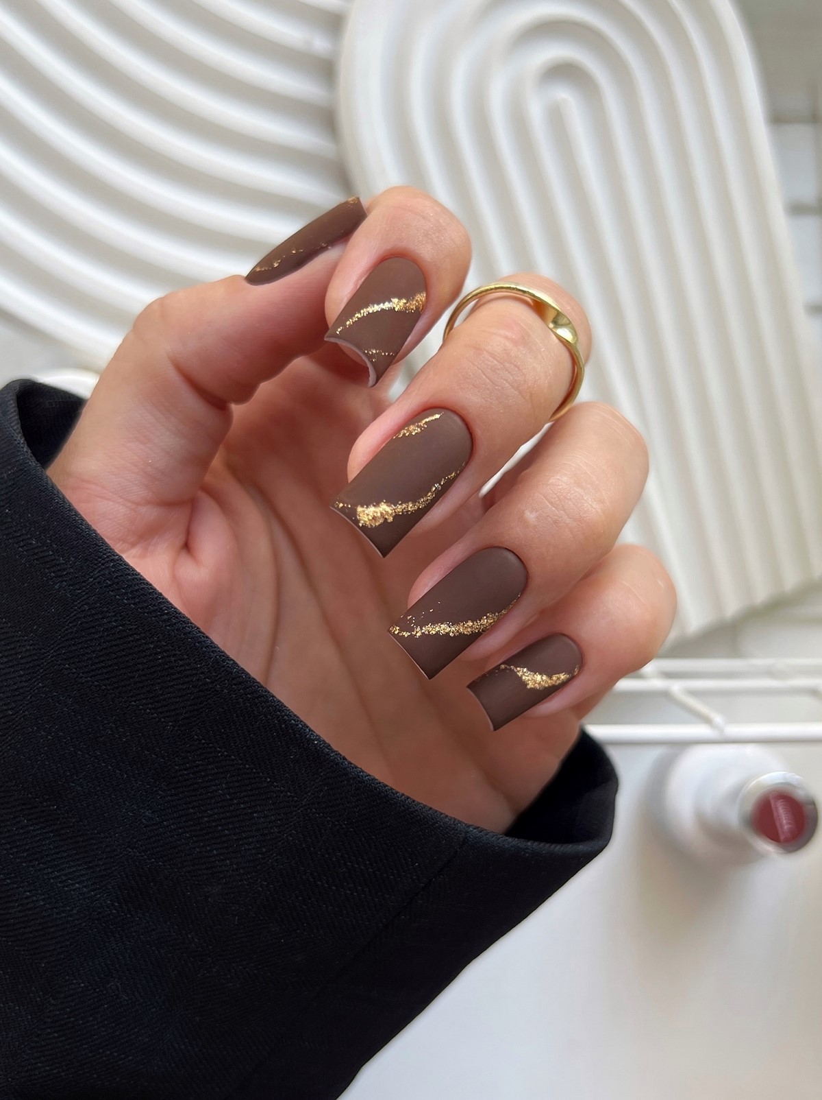 Шоколадный маникюр на январь 2026: тренд зимы