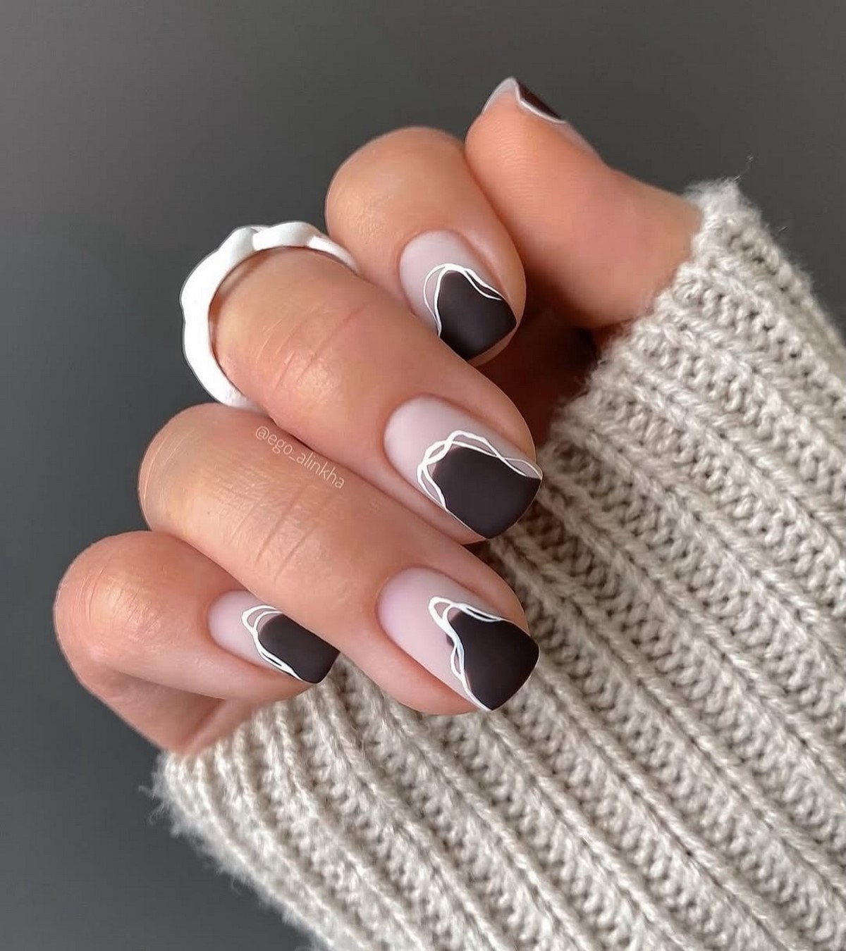 Зимний маникюр в январе 2026: новые тренды месяца