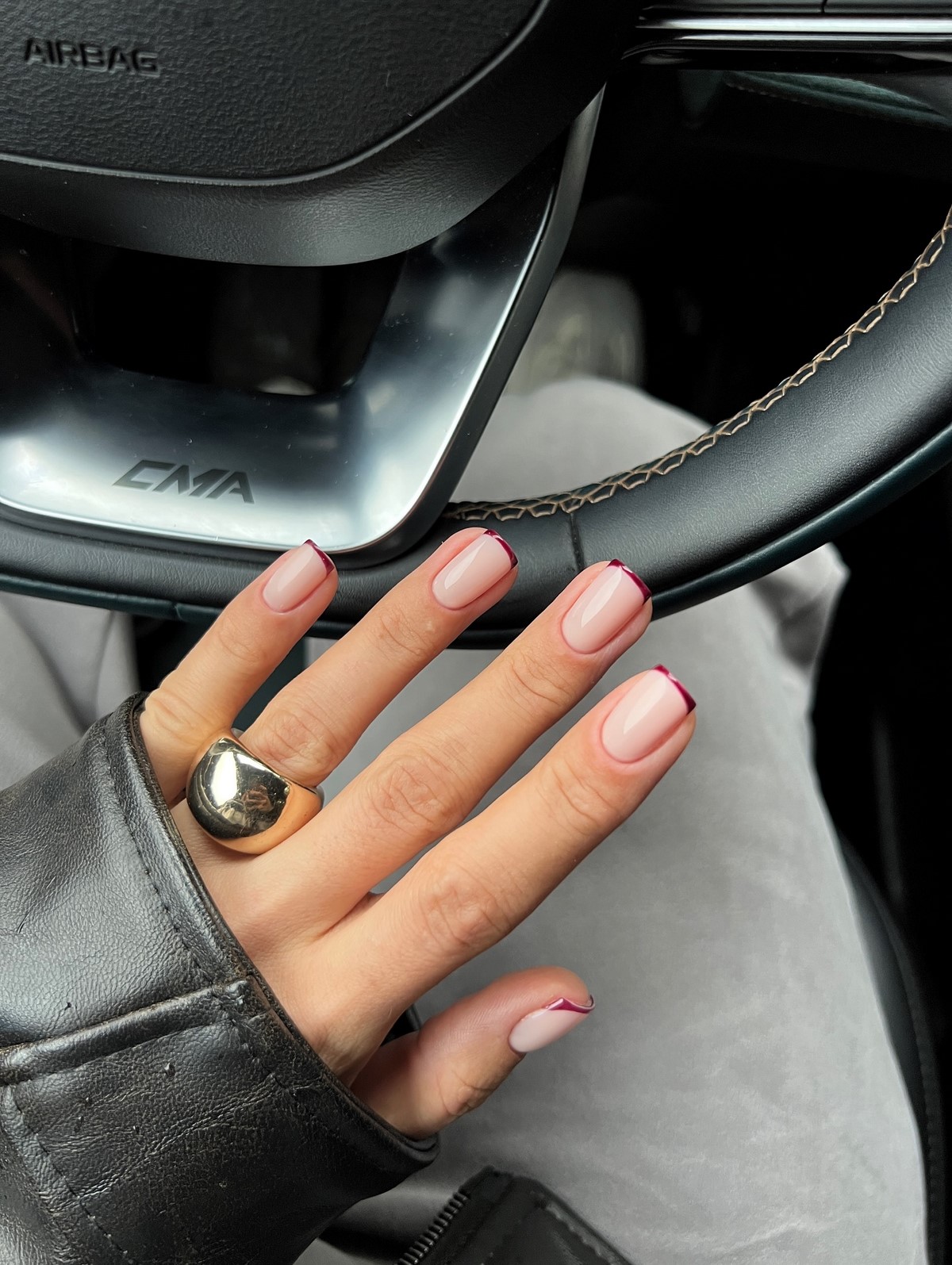 Новинки френч-маникюра 2026: шикарные зимние дизайны