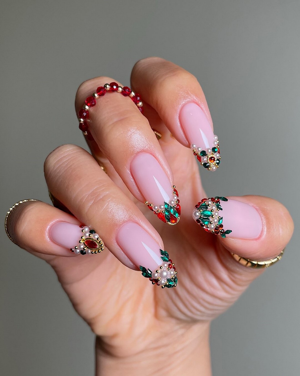 Новинки френч-маникюра 2026: шикарные зимние дизайны