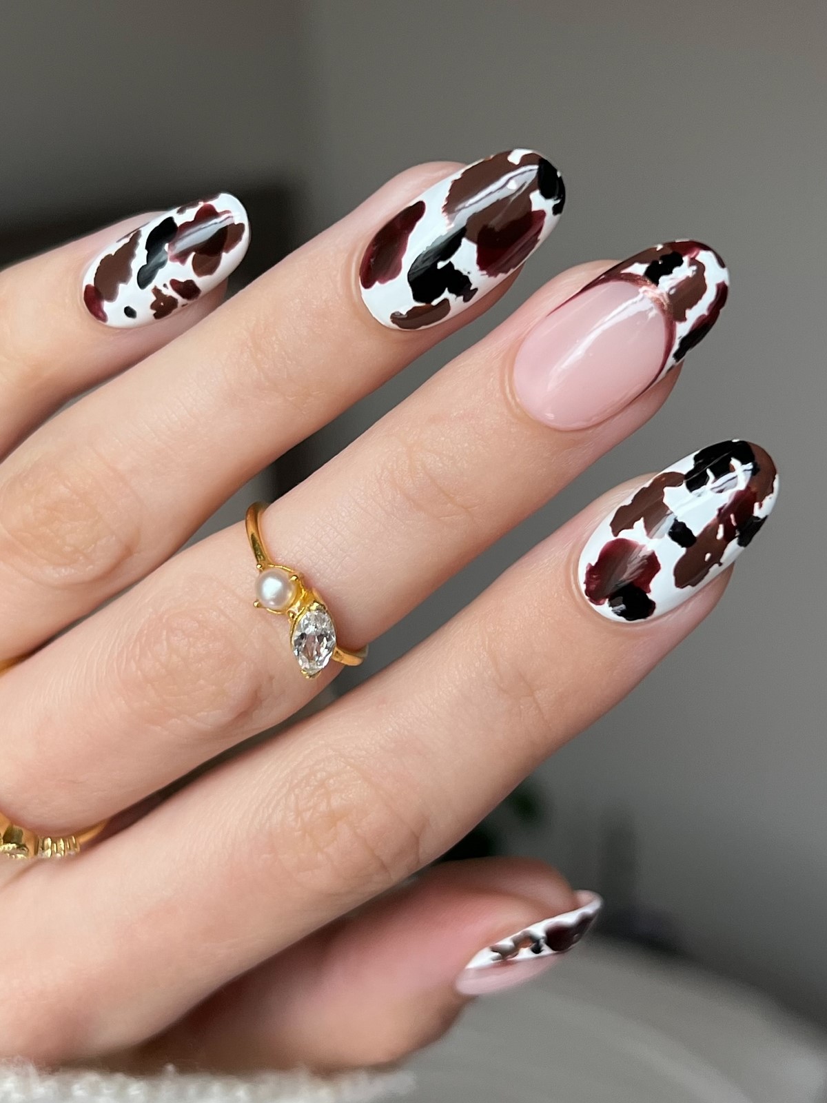 Шоколадный маникюр на январь 2026: тренд зимы