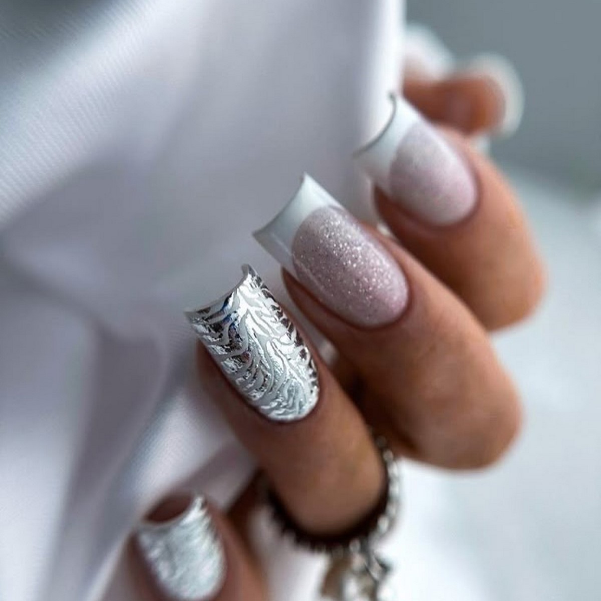 Новинки френч-маникюра 2026: шикарные зимние дизайны