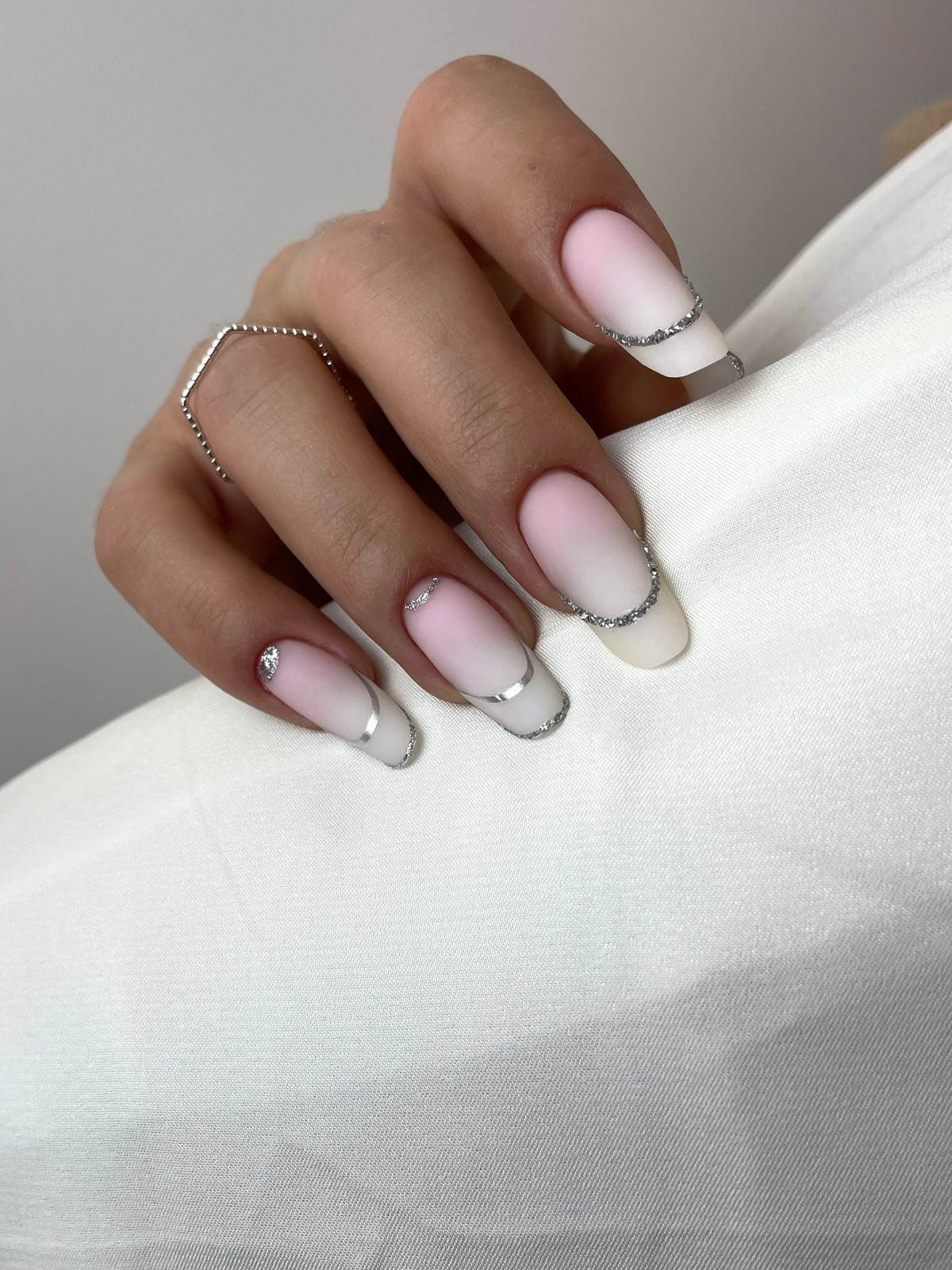 Новинки френч-маникюра 2026: шикарные зимние дизайны