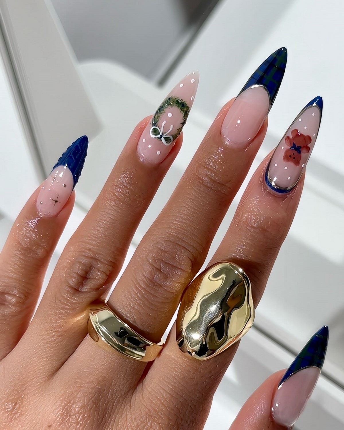 Новинки френч-маникюра 2026: шикарные зимние дизайны