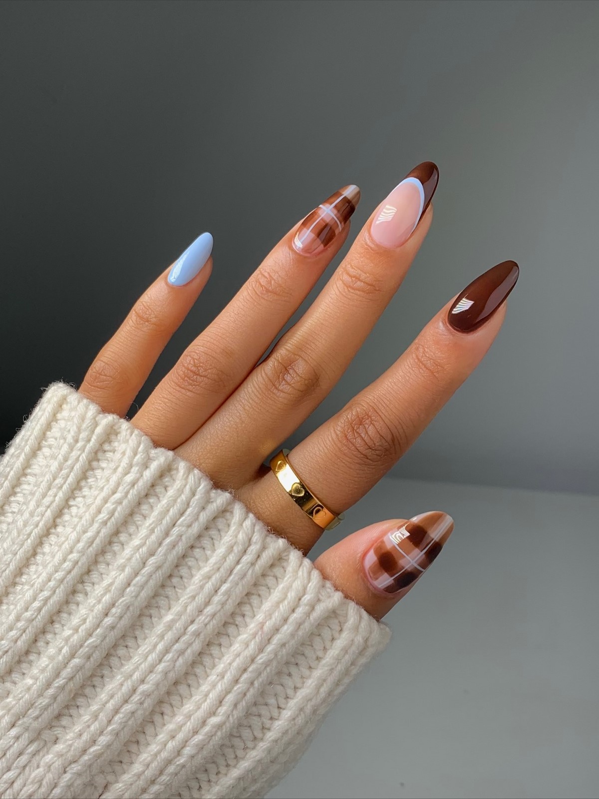 Шоколадный маникюр на январь 2026: тренд зимы