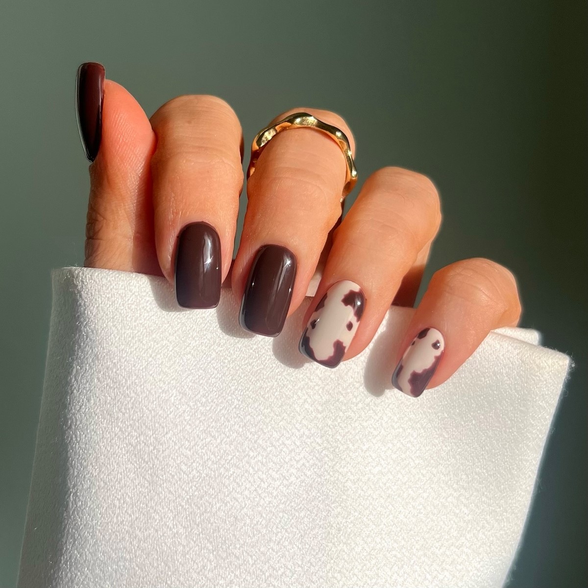 Шоколадный маникюр на январь 2026: тренд зимы