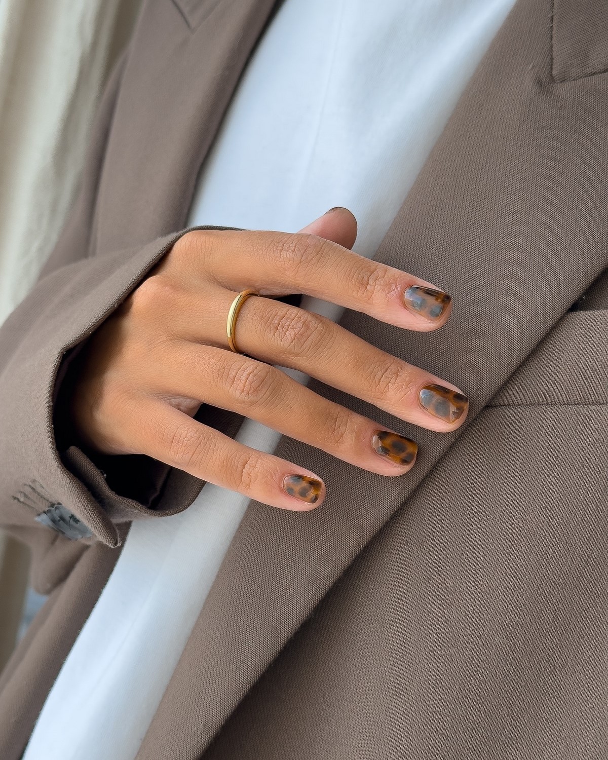 Шоколадный маникюр на январь 2026: тренд зимы