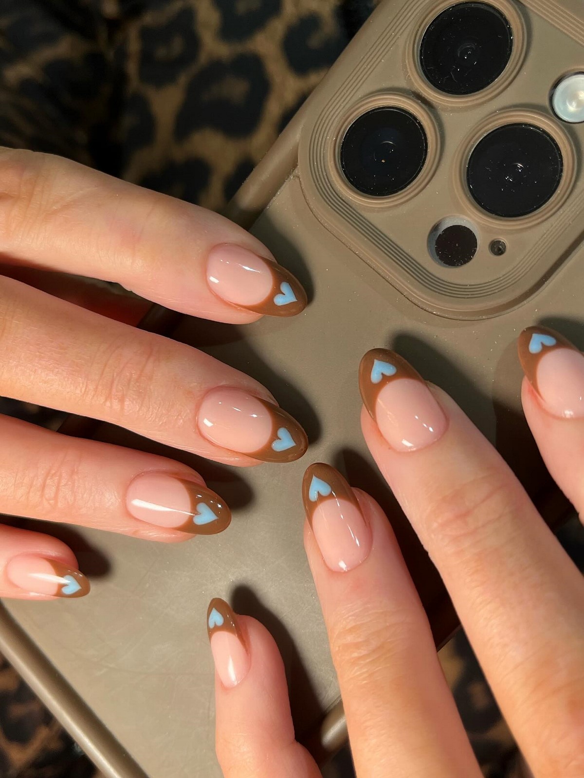 Шоколадный маникюр на январь 2026: тренд зимы