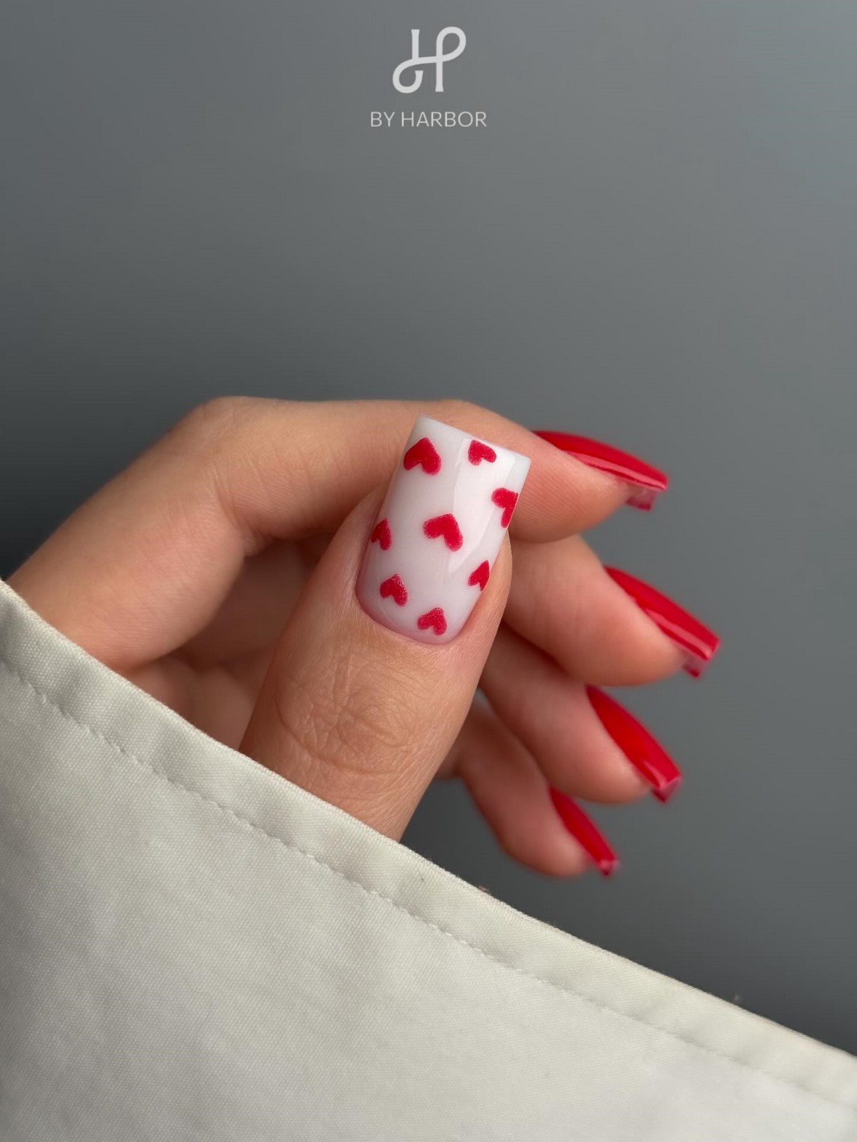 Зимний маникюр в феврале 2026: 5 трендов последнего месяца зимы