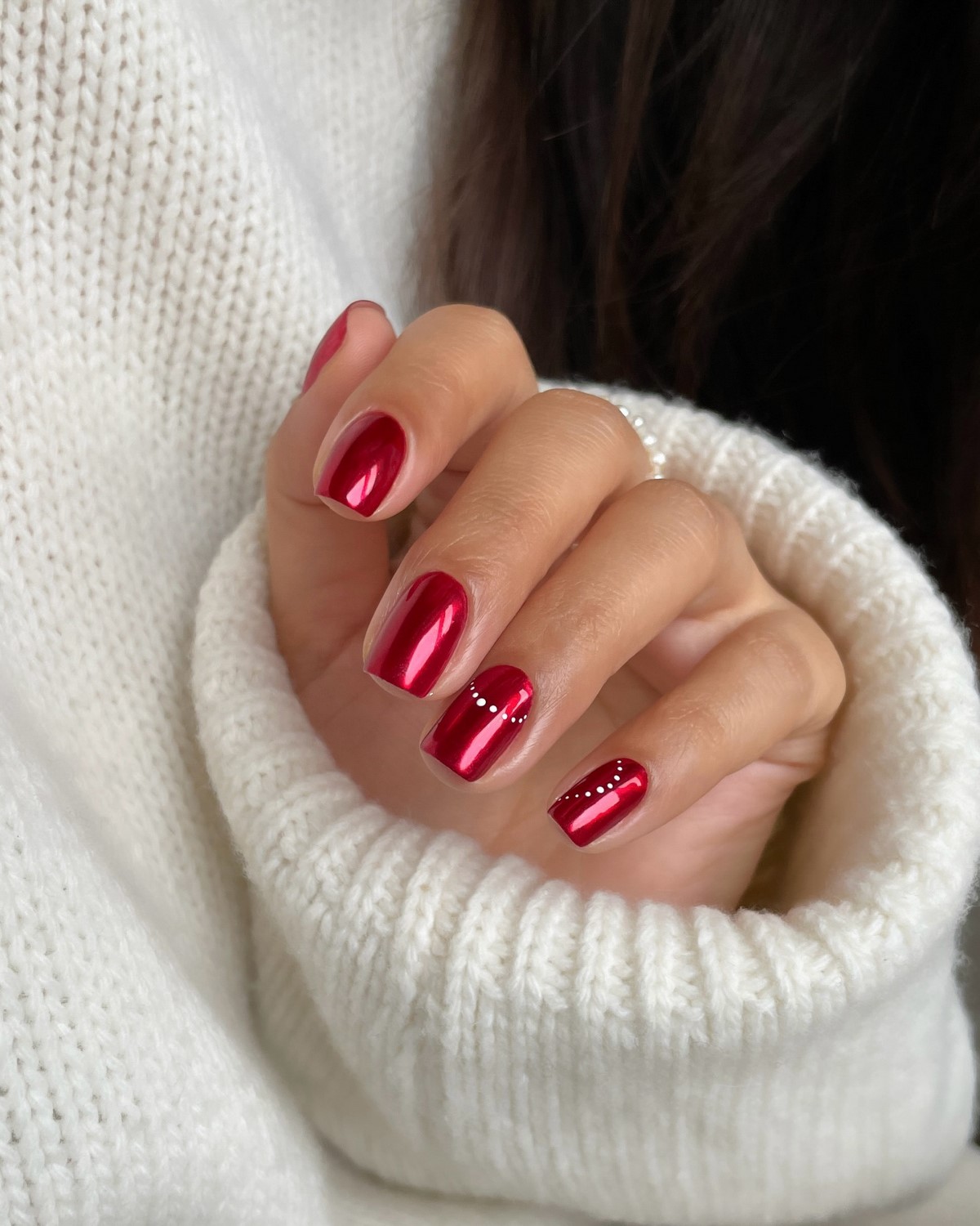 Зимний маникюр в феврале 2026: 5 трендов последнего месяца зимы