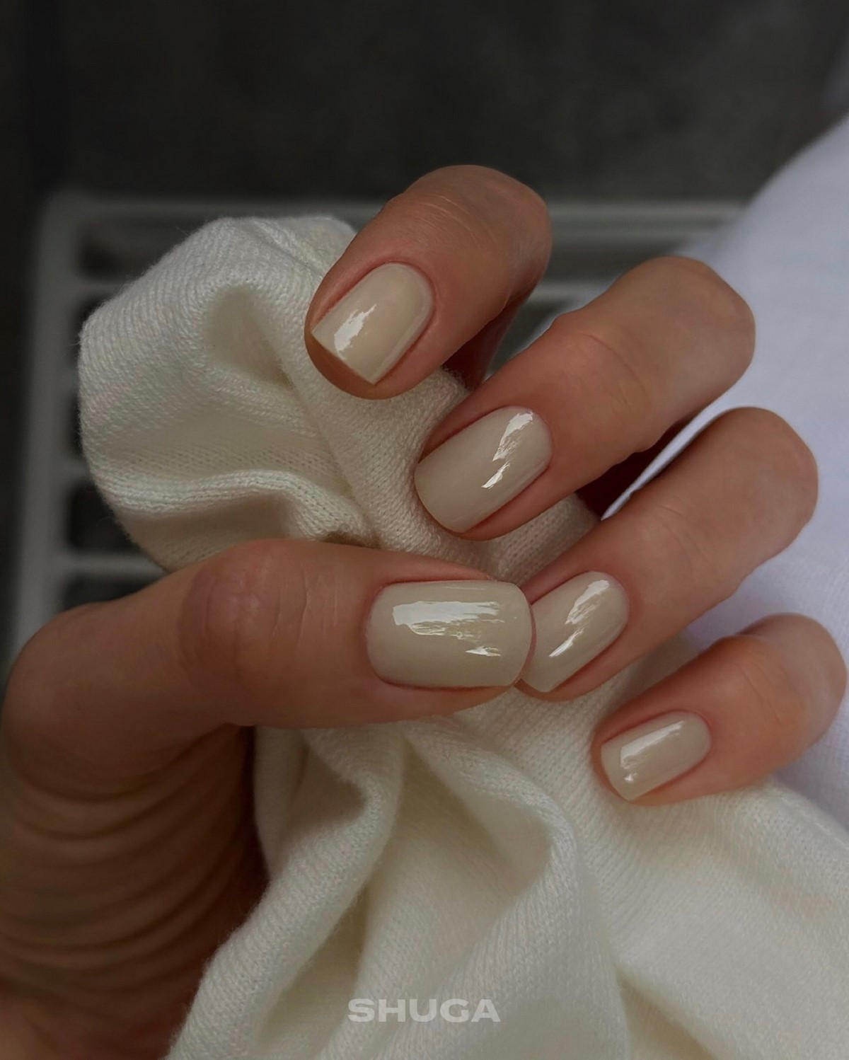 Зимний маникюр в феврале 2026: 5 трендов последнего месяца зимы