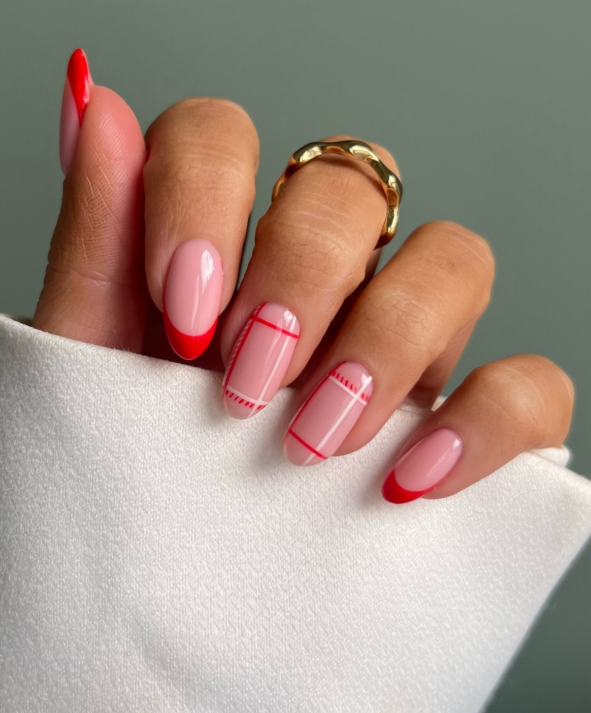 Зимний маникюр в январе 2026: новые тренды месяца