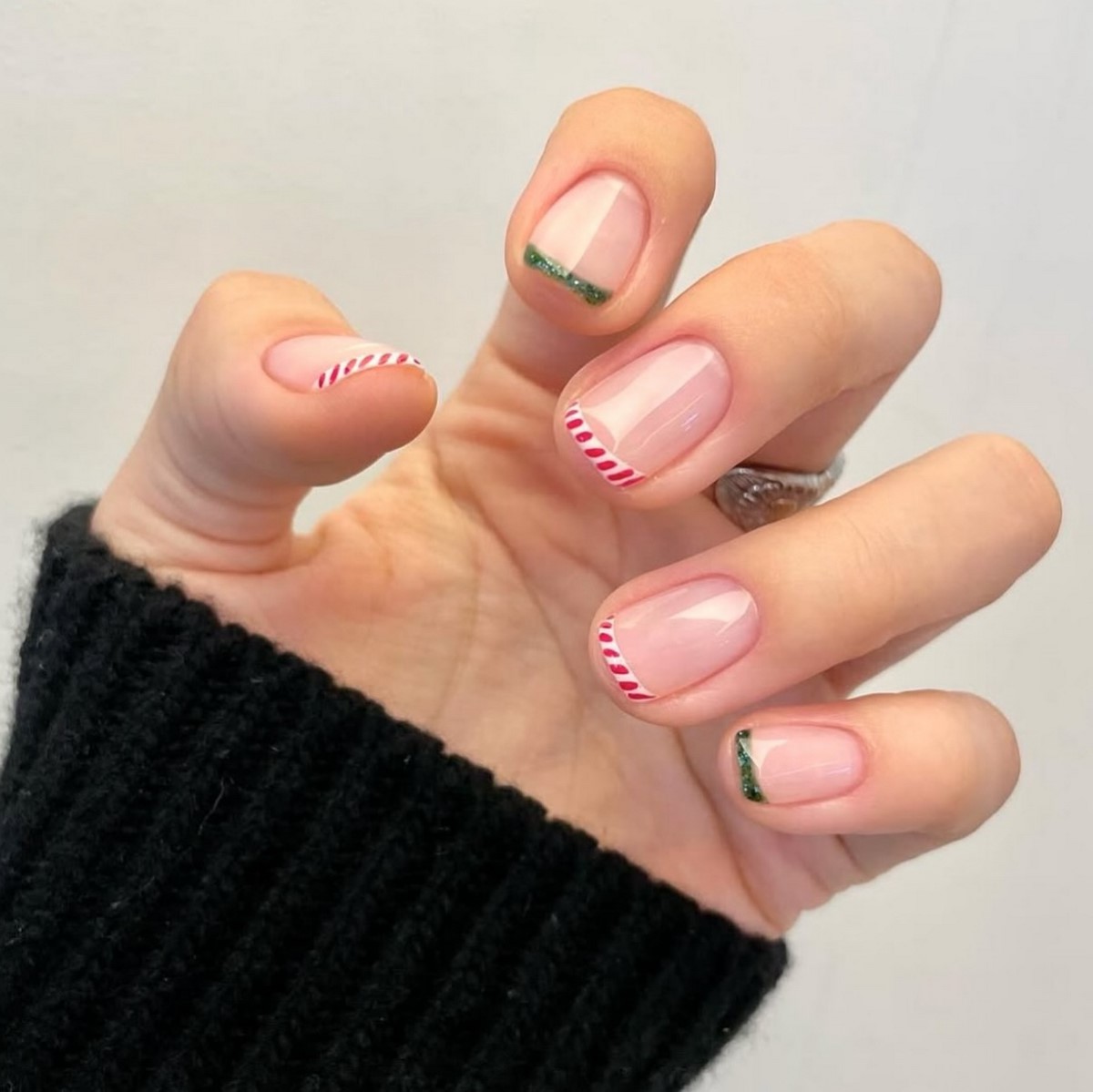 Зимний маникюр в январе 2026: новые тренды месяца