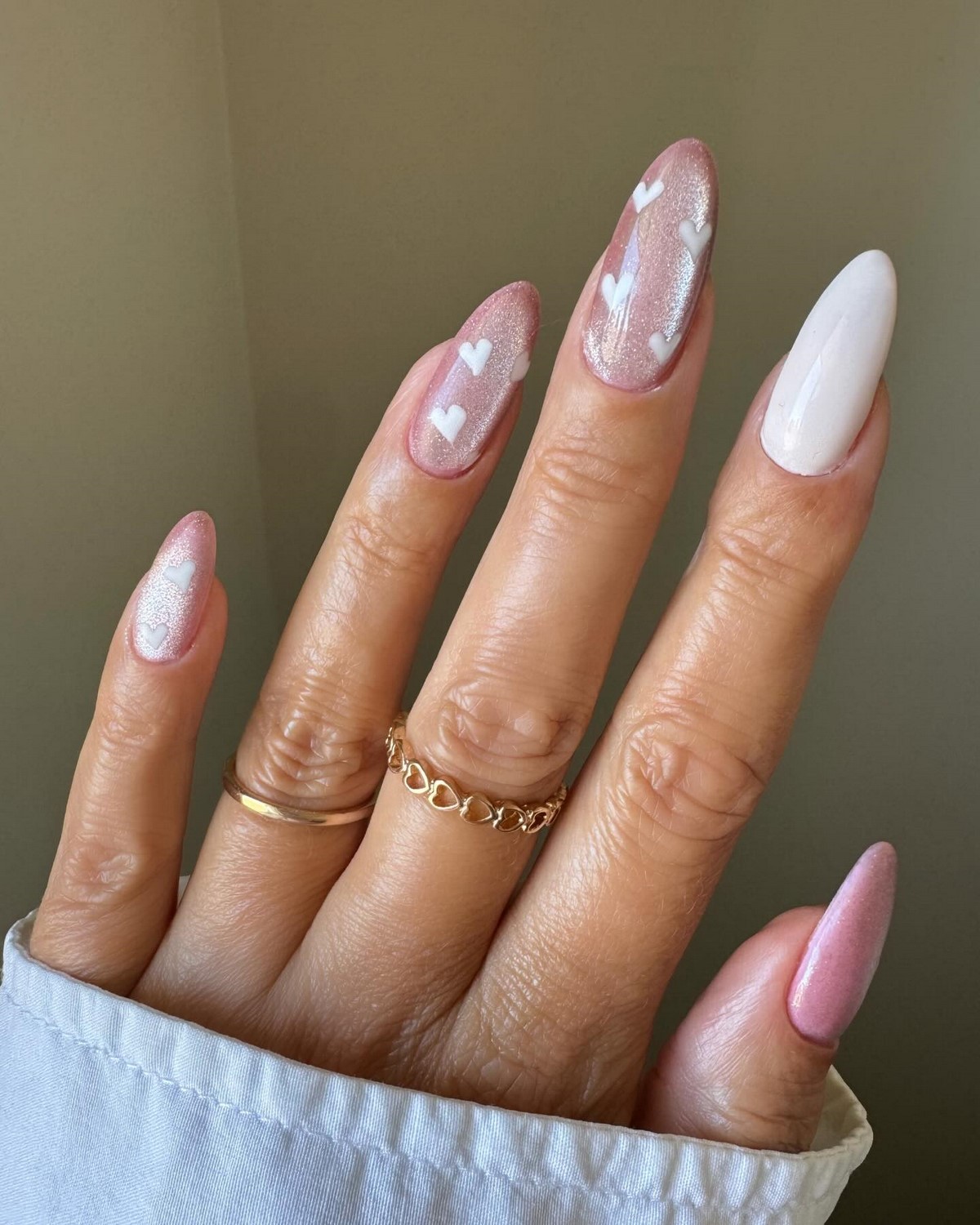 Нежный маникюр в феврале 2026: эстетика легкости и тепла