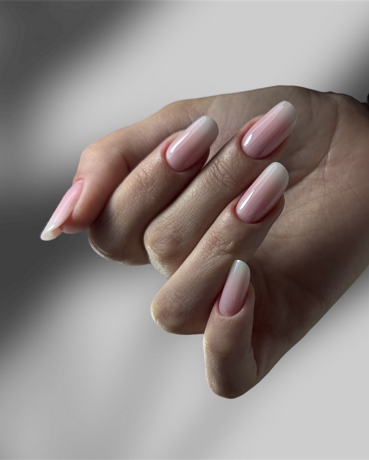 Нежный маникюр в феврале 2026: эстетика легкости и тепла