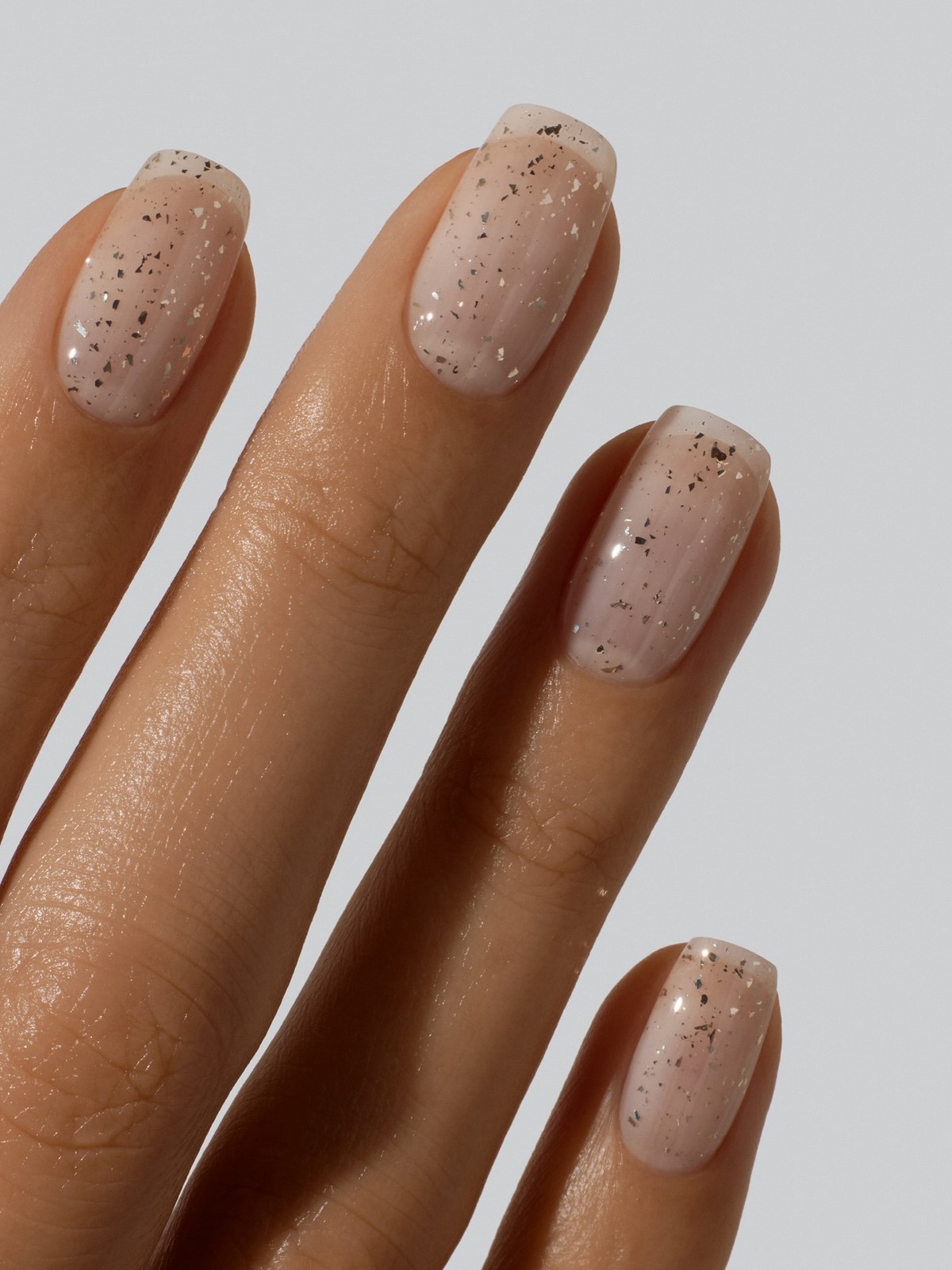 Нежный маникюр в феврале 2026: эстетика легкости и тепла