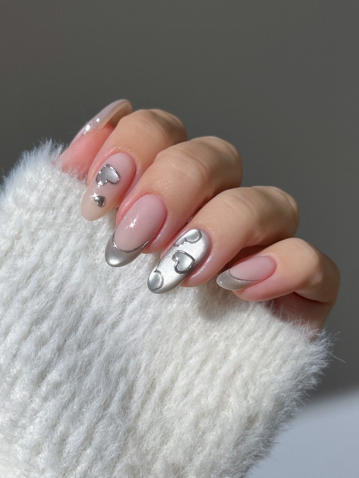 Маникюр с сердечками в феврале 2026: тренды для романтиков