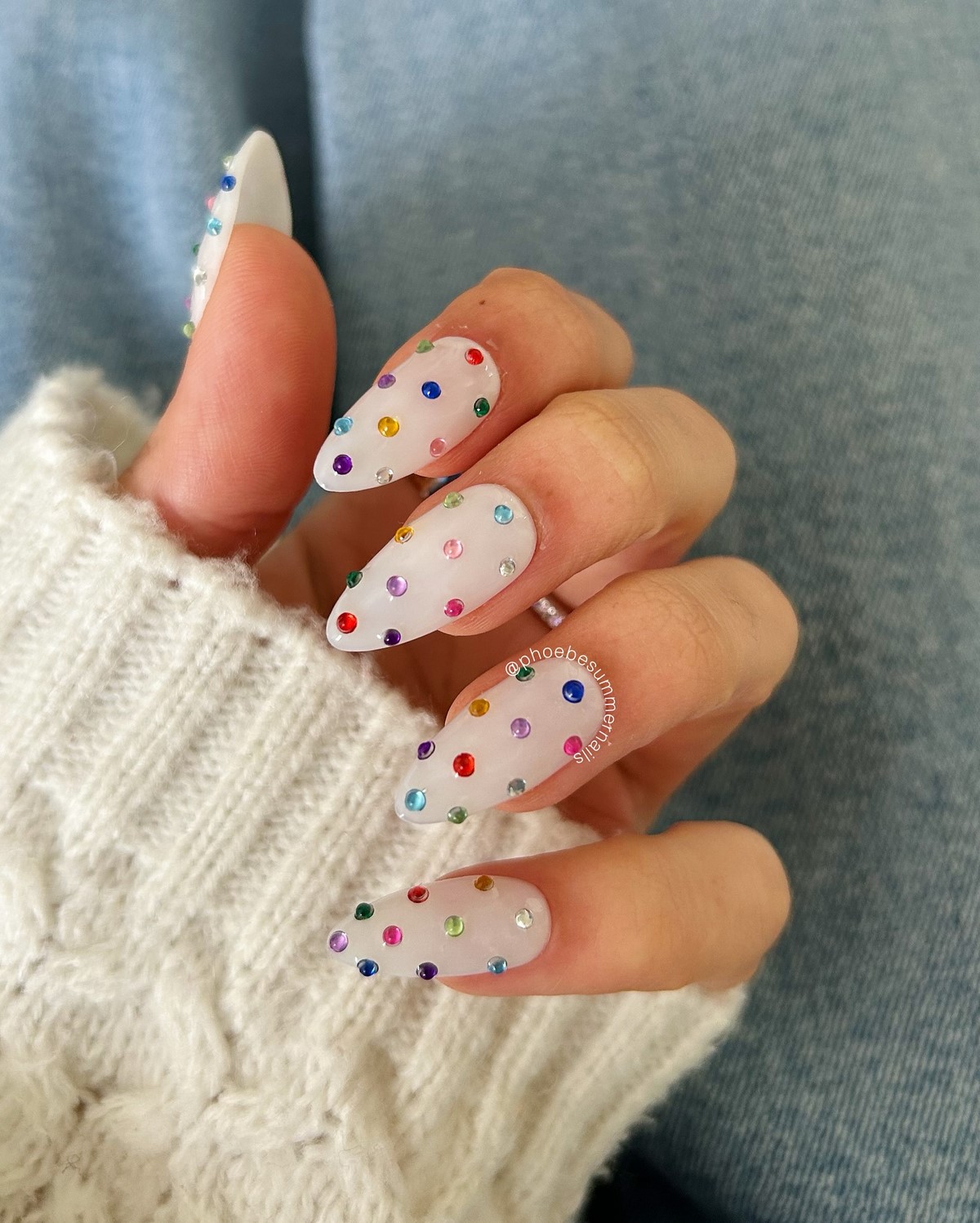 Зимний маникюр в горох на февраль 2026 года