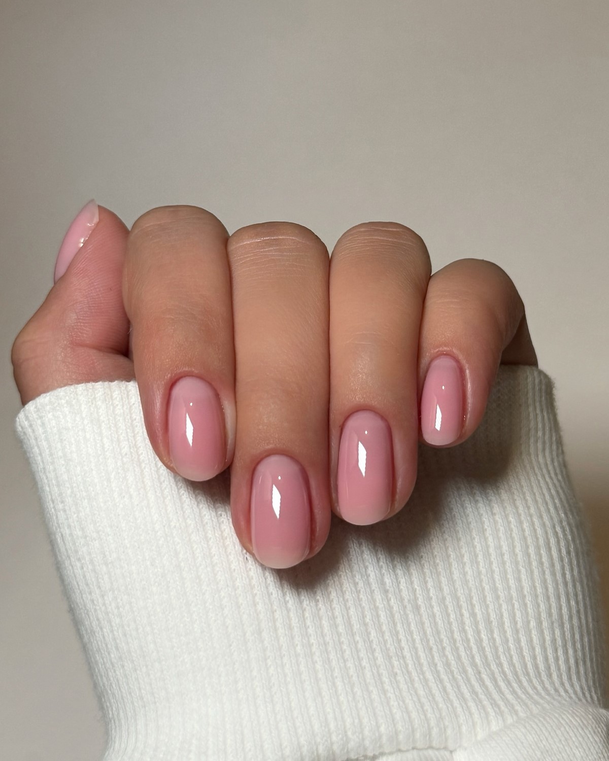 Маникюр без маникюра на февраль 2026, который влюбляет