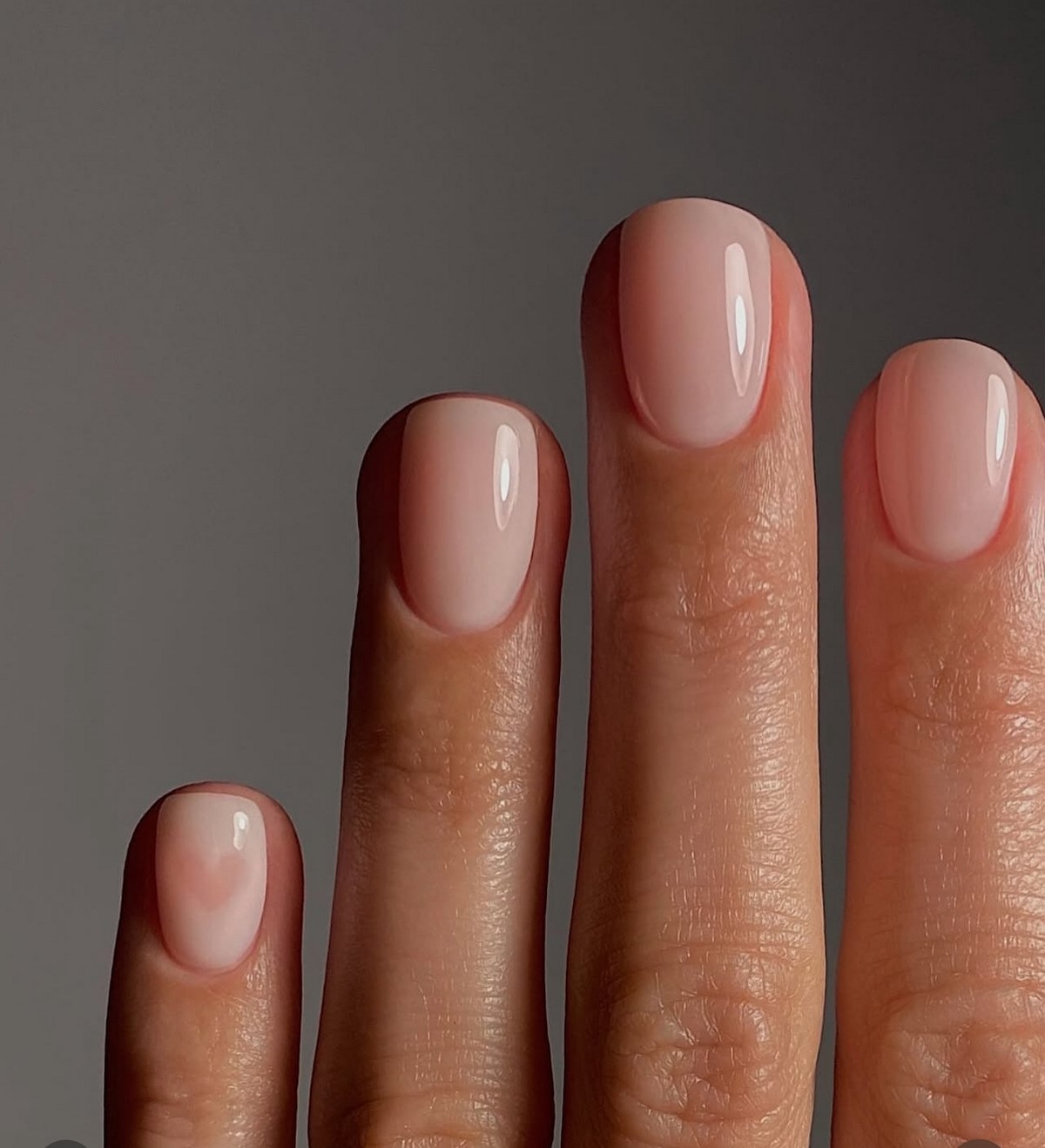 Маникюр с сердечками в феврале 2026: тренды для романтиков