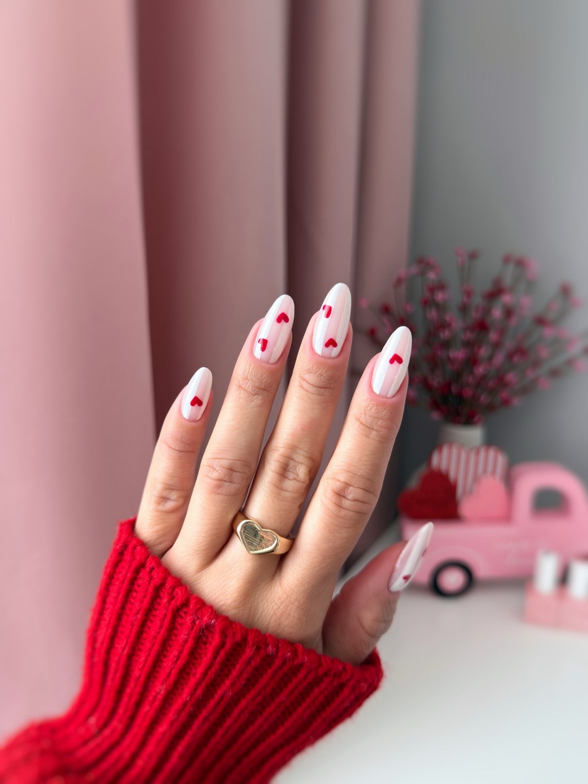 Маникюр с сердечками в феврале 2026: тренды для романтиков